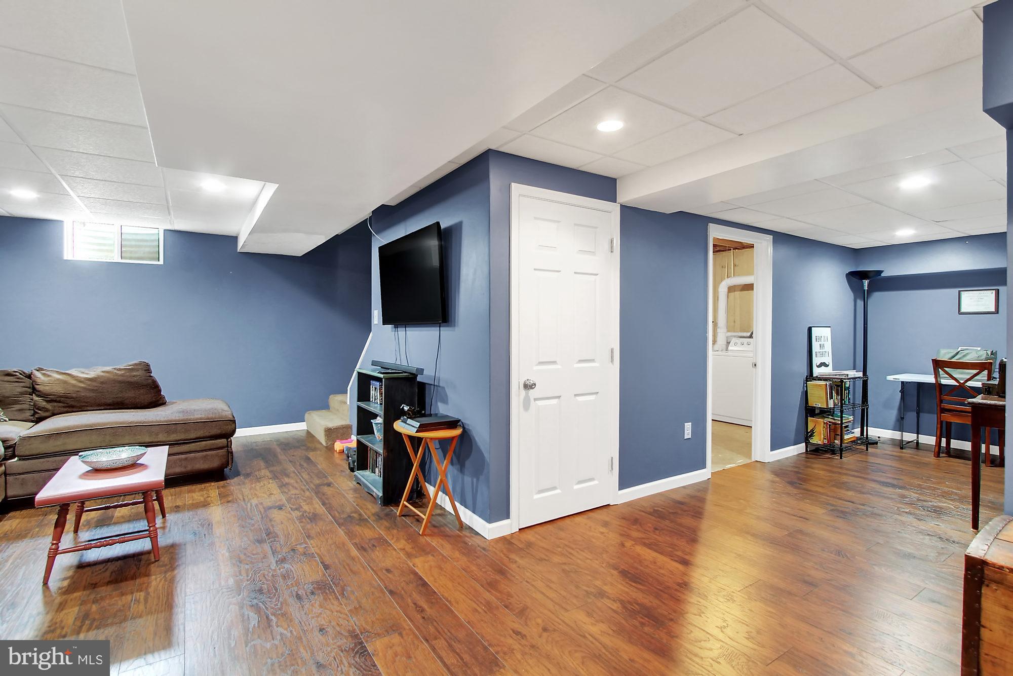 COLUMBIA COURT - Residential