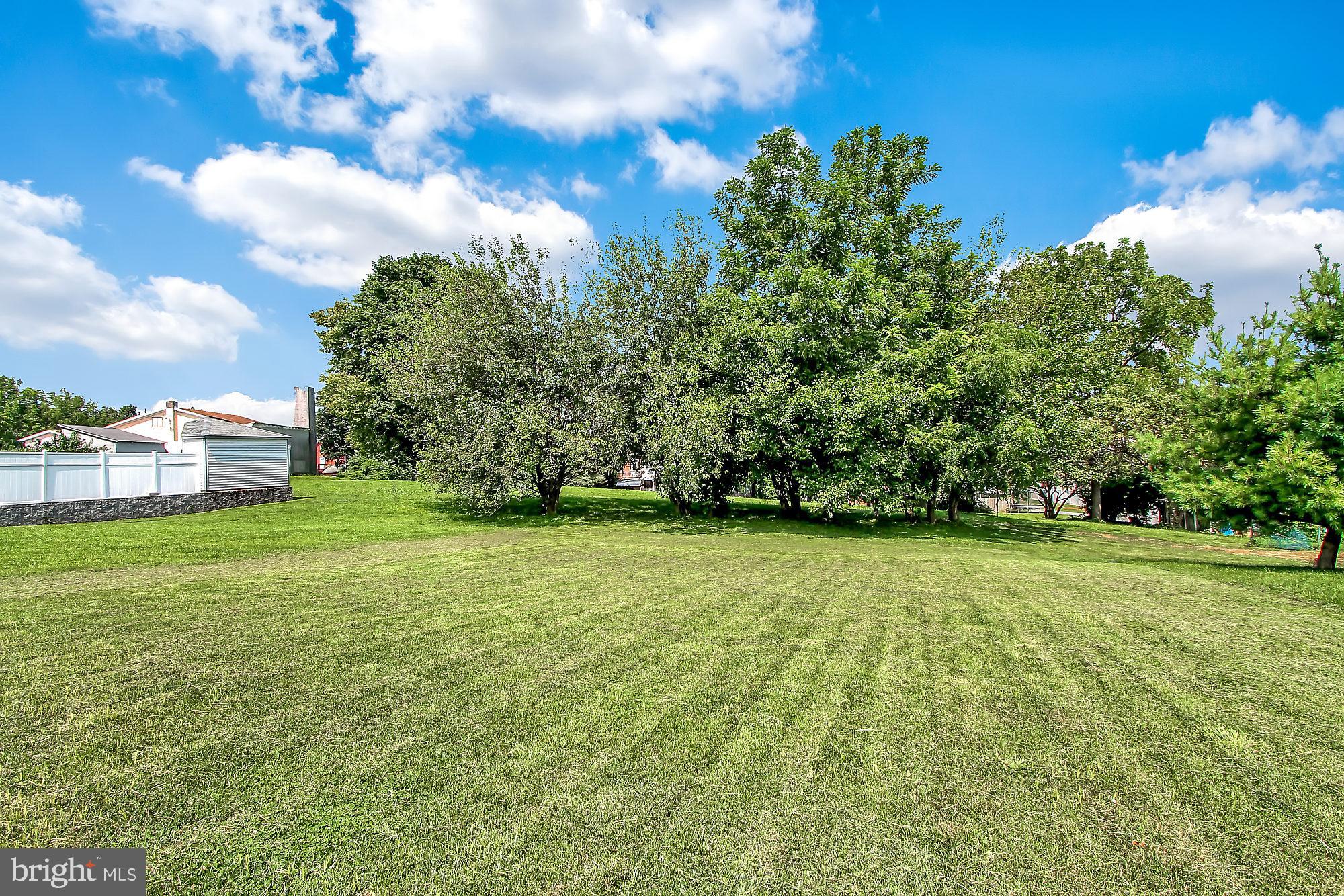 COLUMBIA COURT - Residential