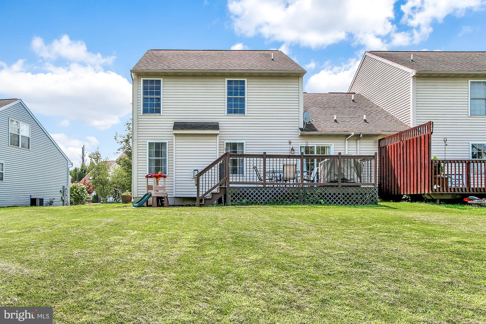 COLUMBIA COURT - Residential