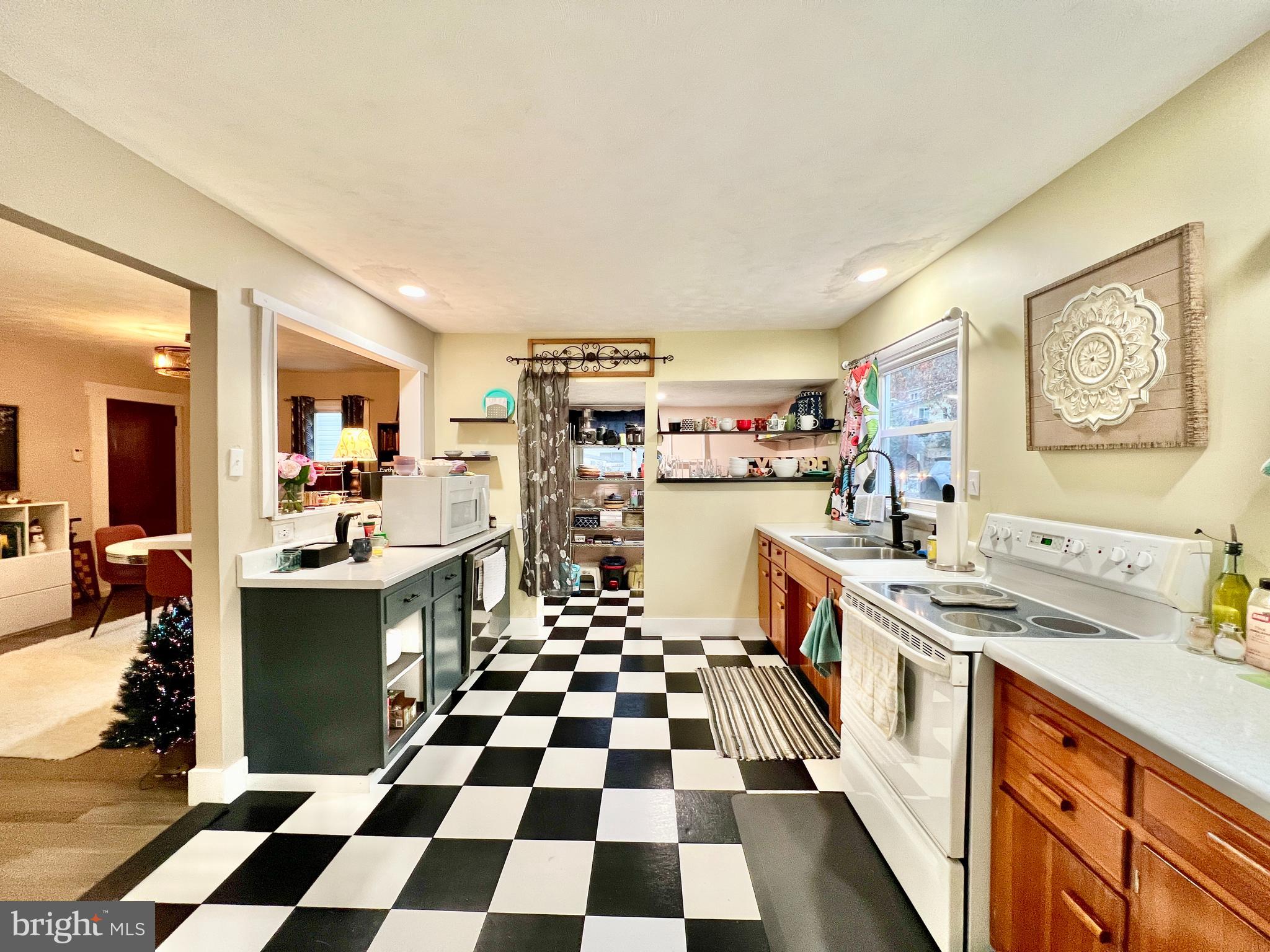 CYPHER BEACH AREA - Residential