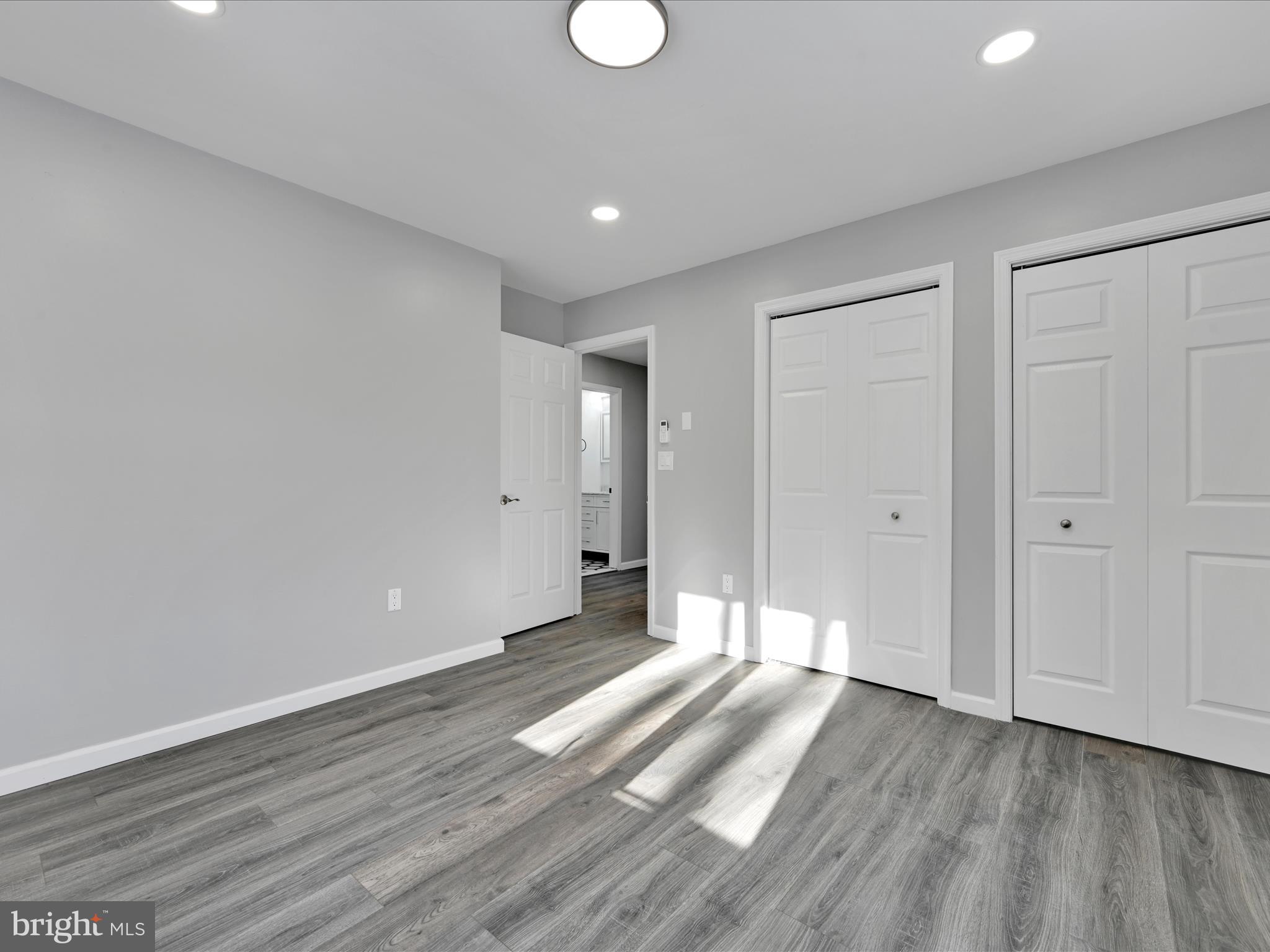 EMERALD LAKES - Residential