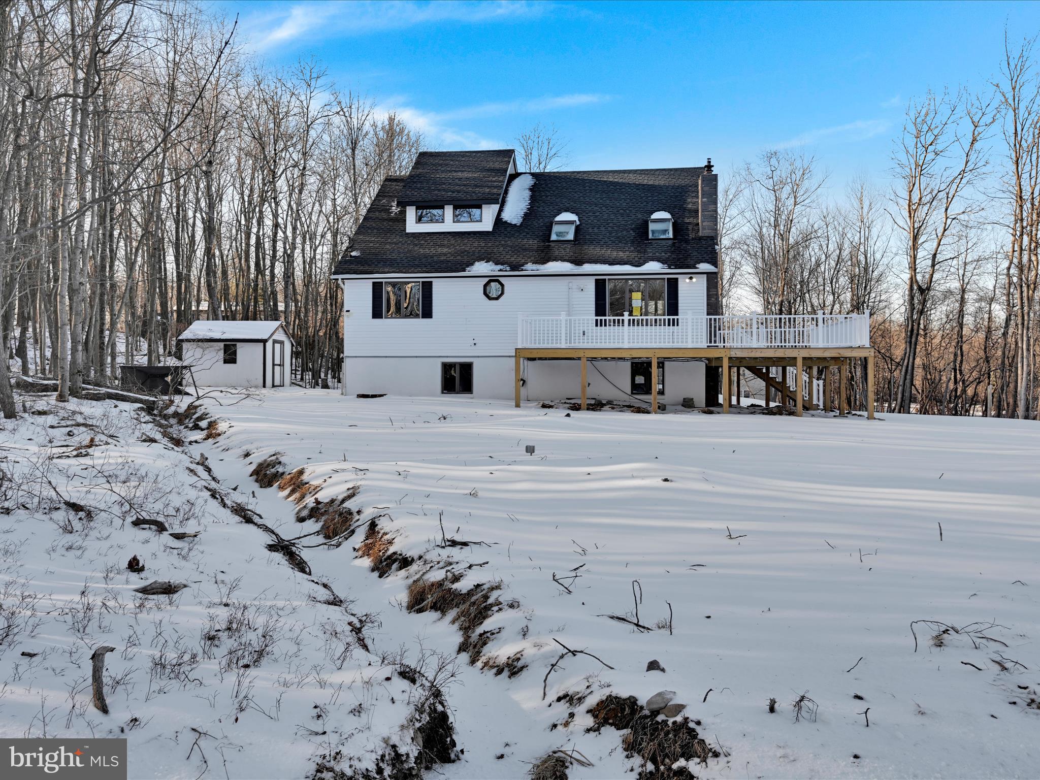 EMERALD LAKES - Residential
