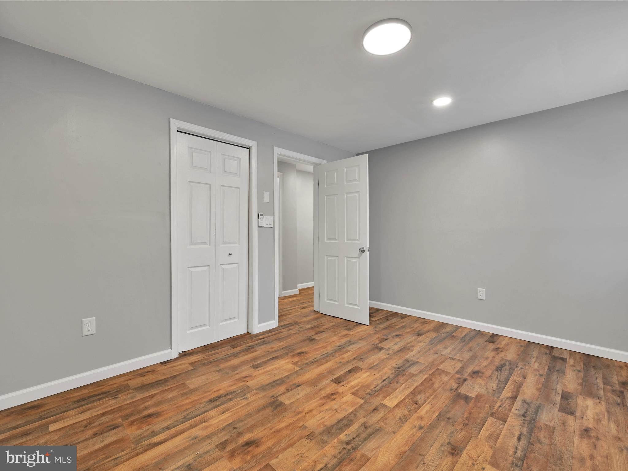 EMERALD LAKES - Residential