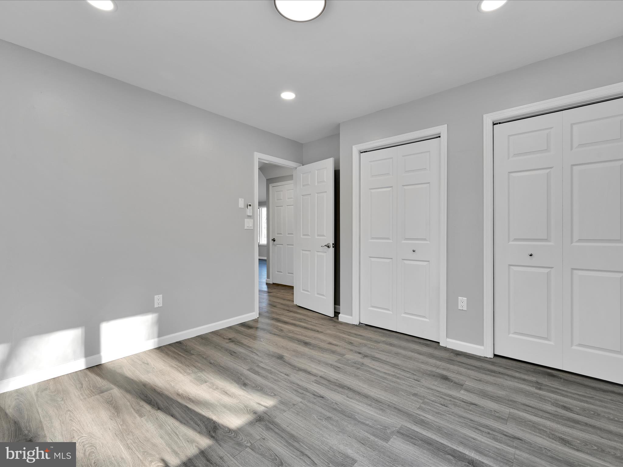 EMERALD LAKES - Residential