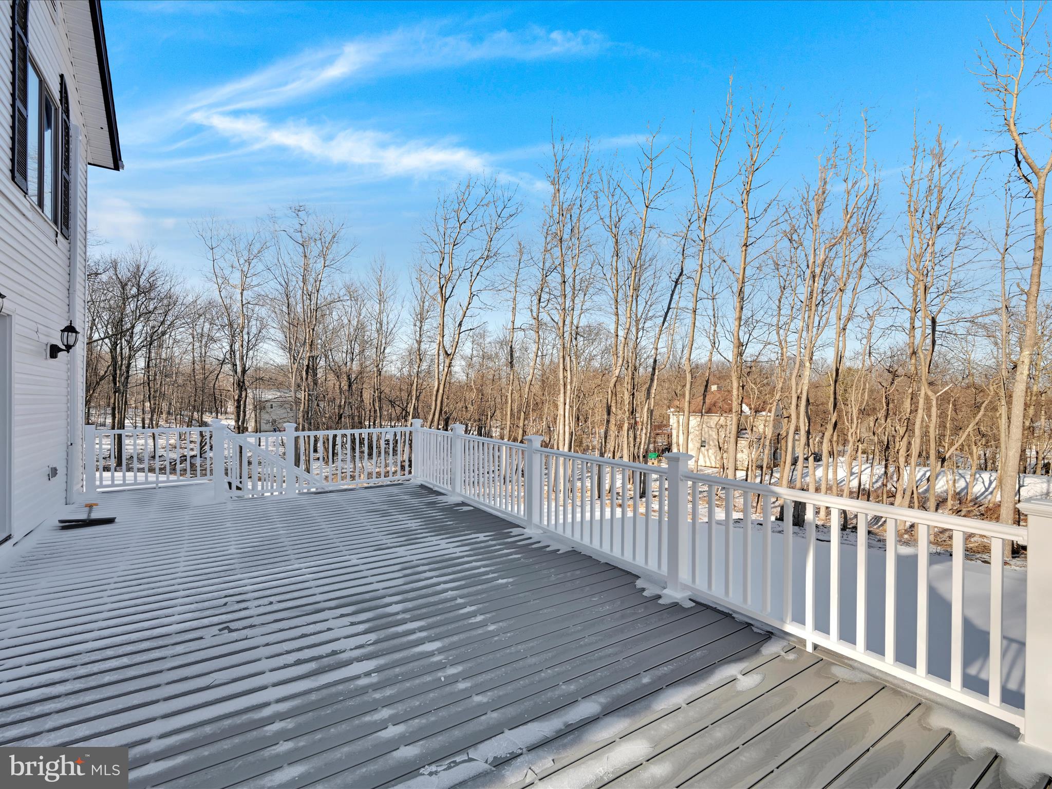 EMERALD LAKES - Residential
