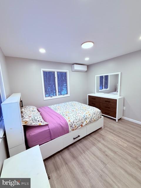EMERALD LAKES - Residential