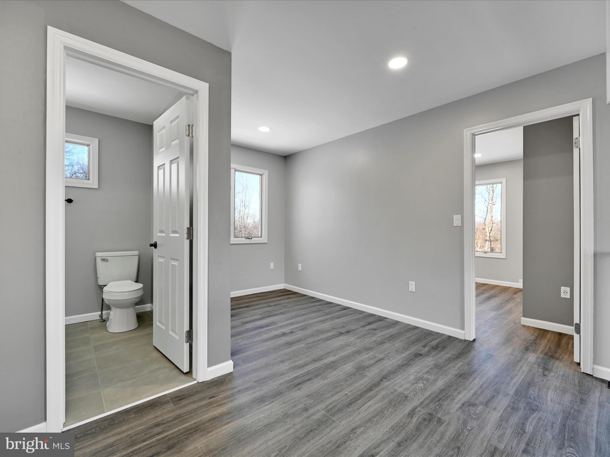 EMERALD LAKES - Residential