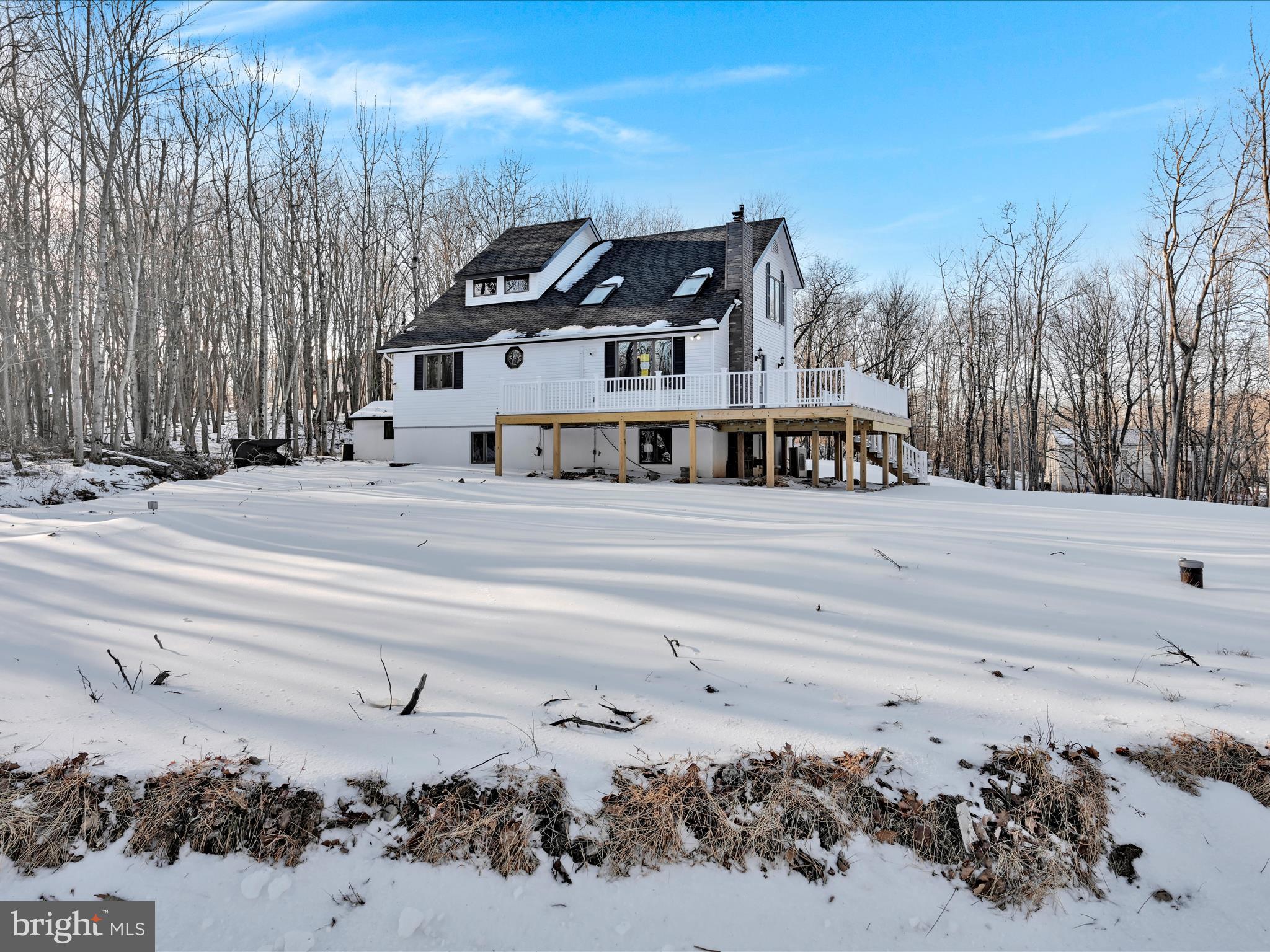 EMERALD LAKES - Residential