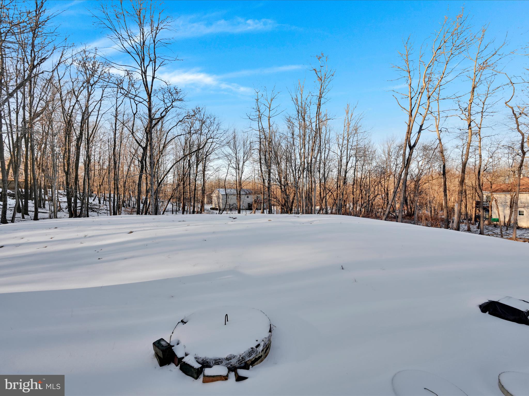 EMERALD LAKES - Residential