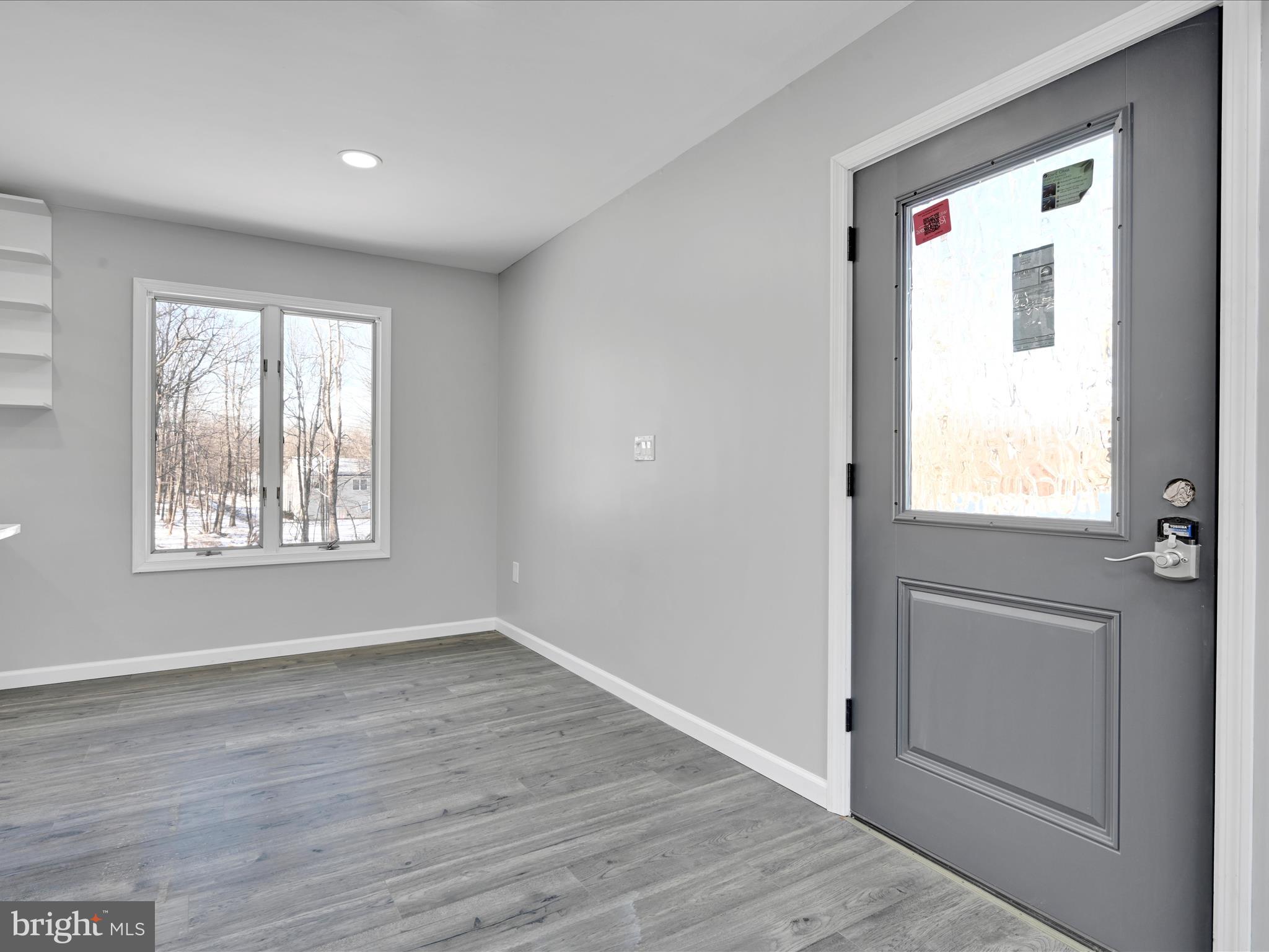 EMERALD LAKES - Residential