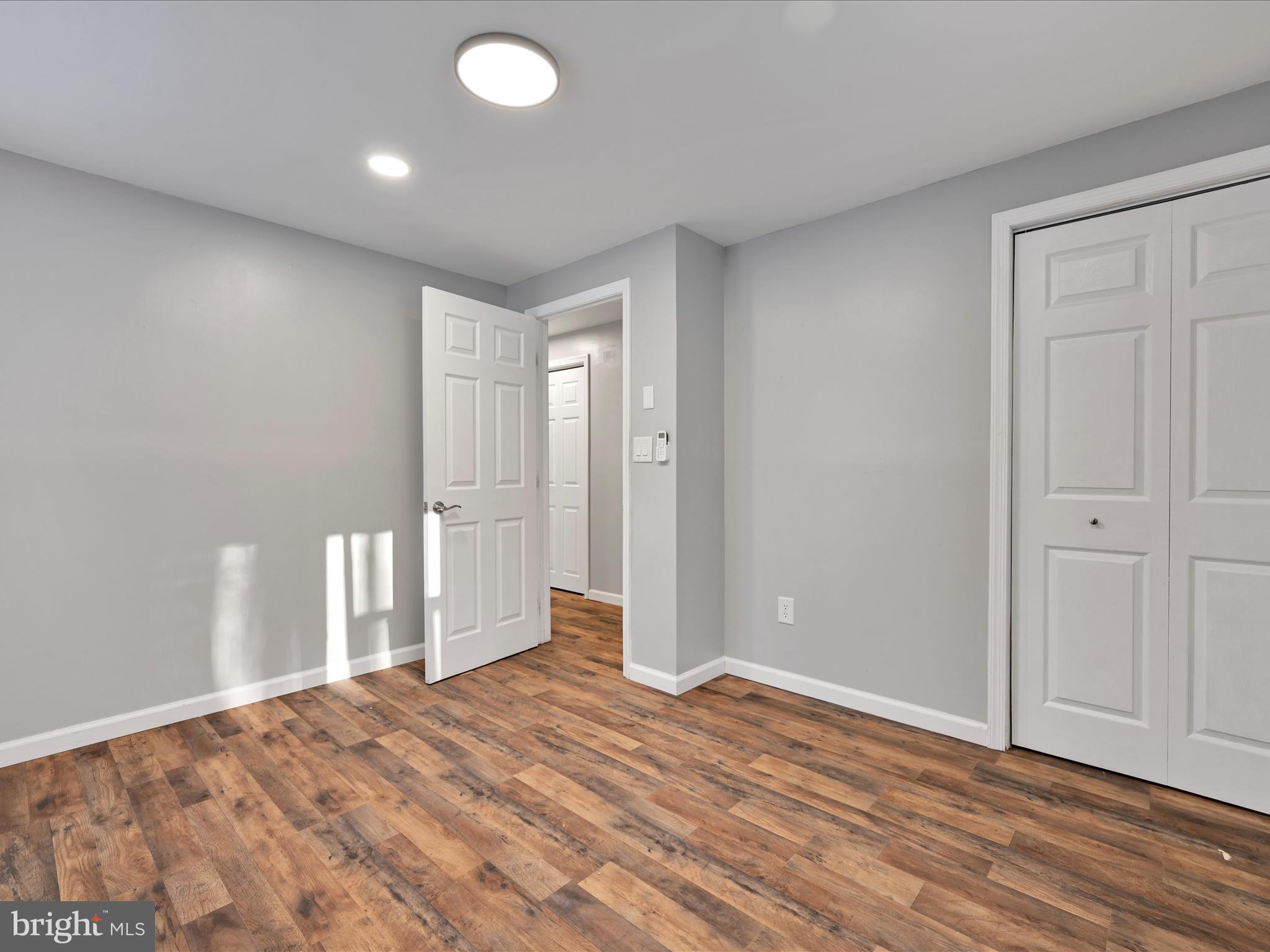 EMERALD LAKES - Residential