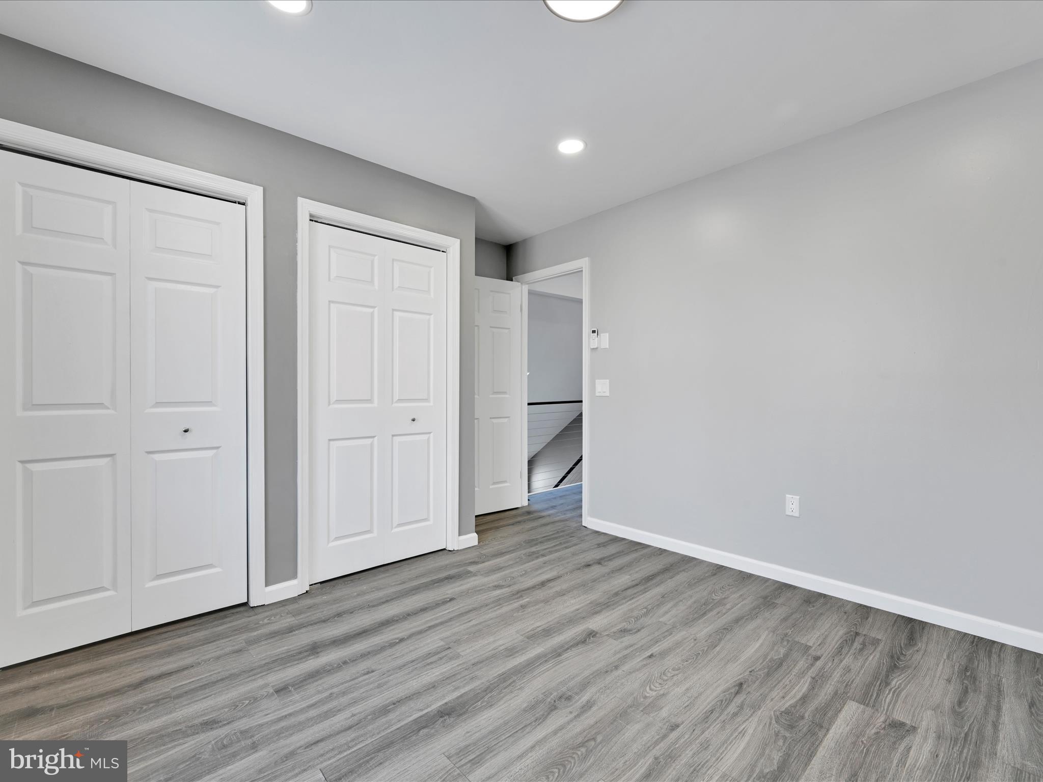 EMERALD LAKES - Residential