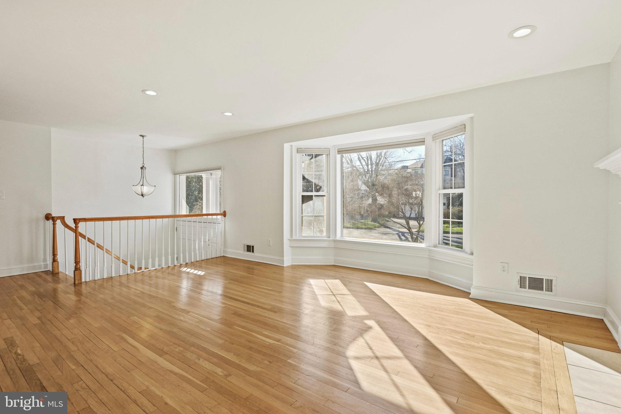 MCLEAN MANOR - Residential Lease