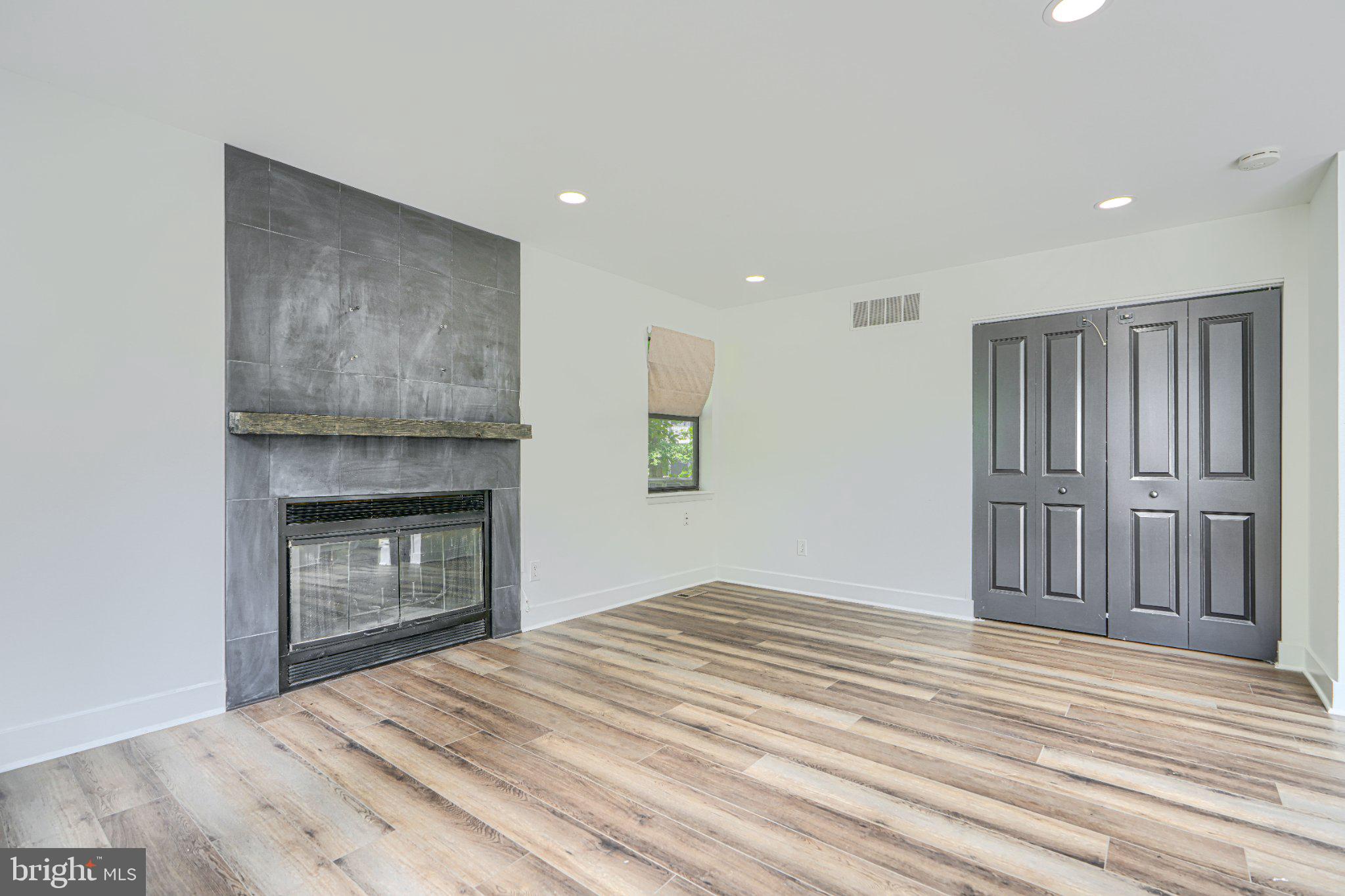 OYSTER HARBOR - Residential