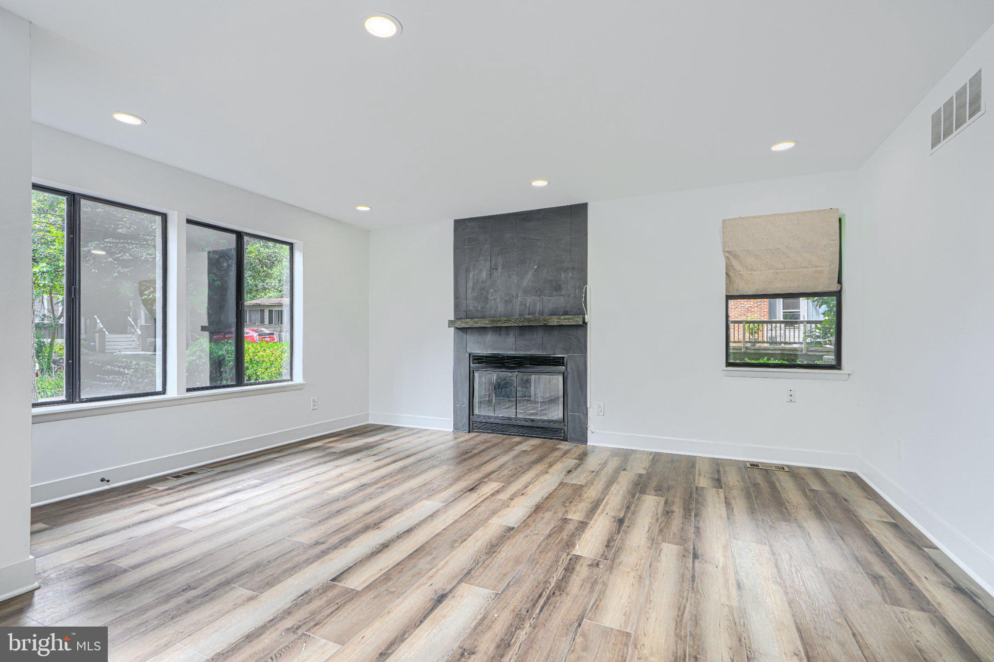 OYSTER HARBOR - Residential