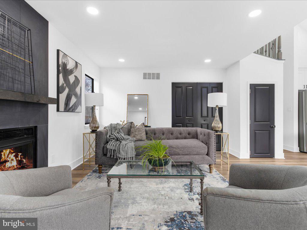 OYSTER HARBOR - Residential
