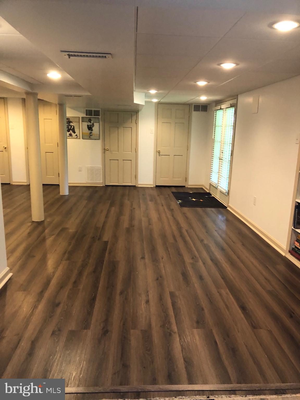 VILLAGE BROOK ESTS - Residential
