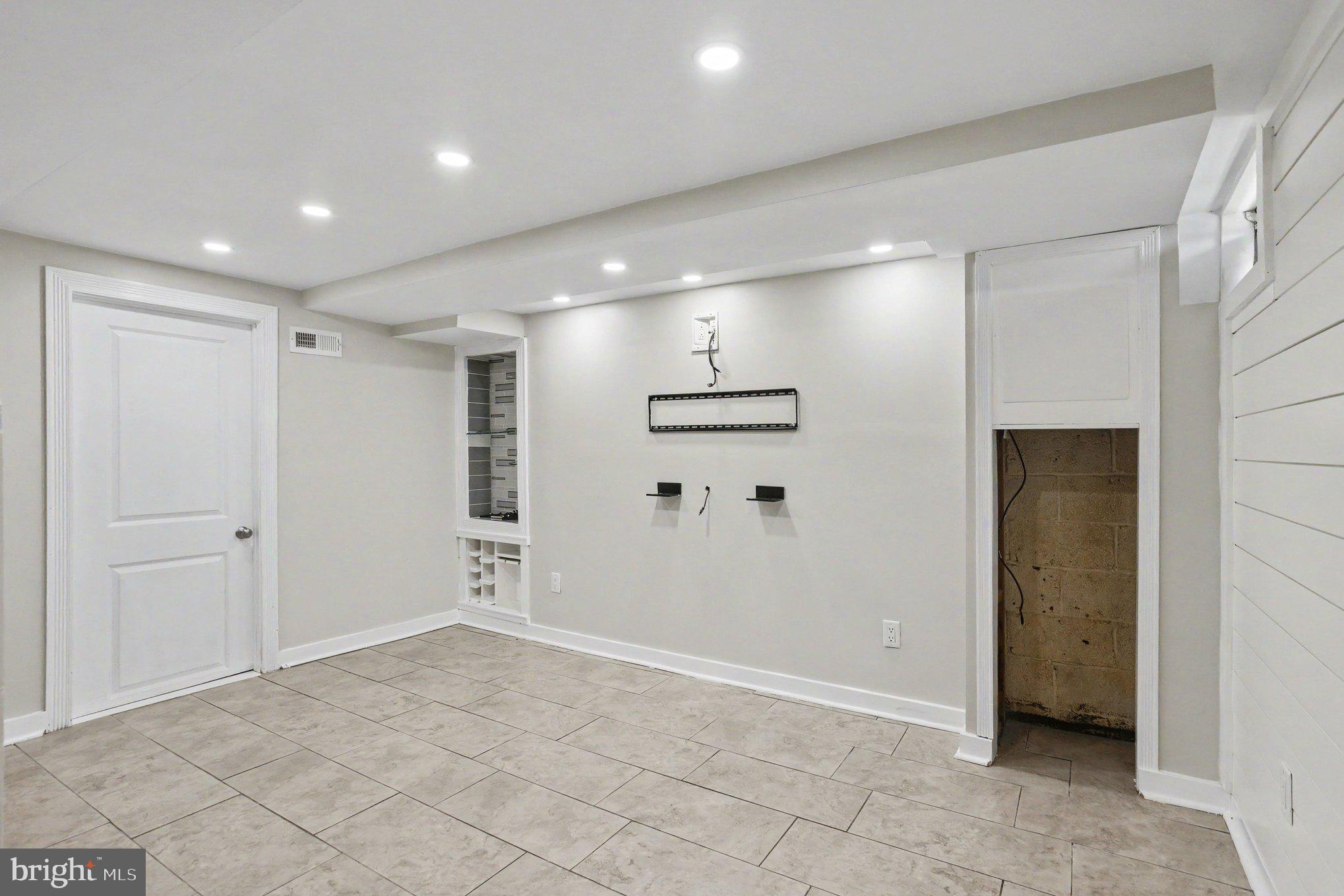 WOODBOURNE HEIGHTS - Residential