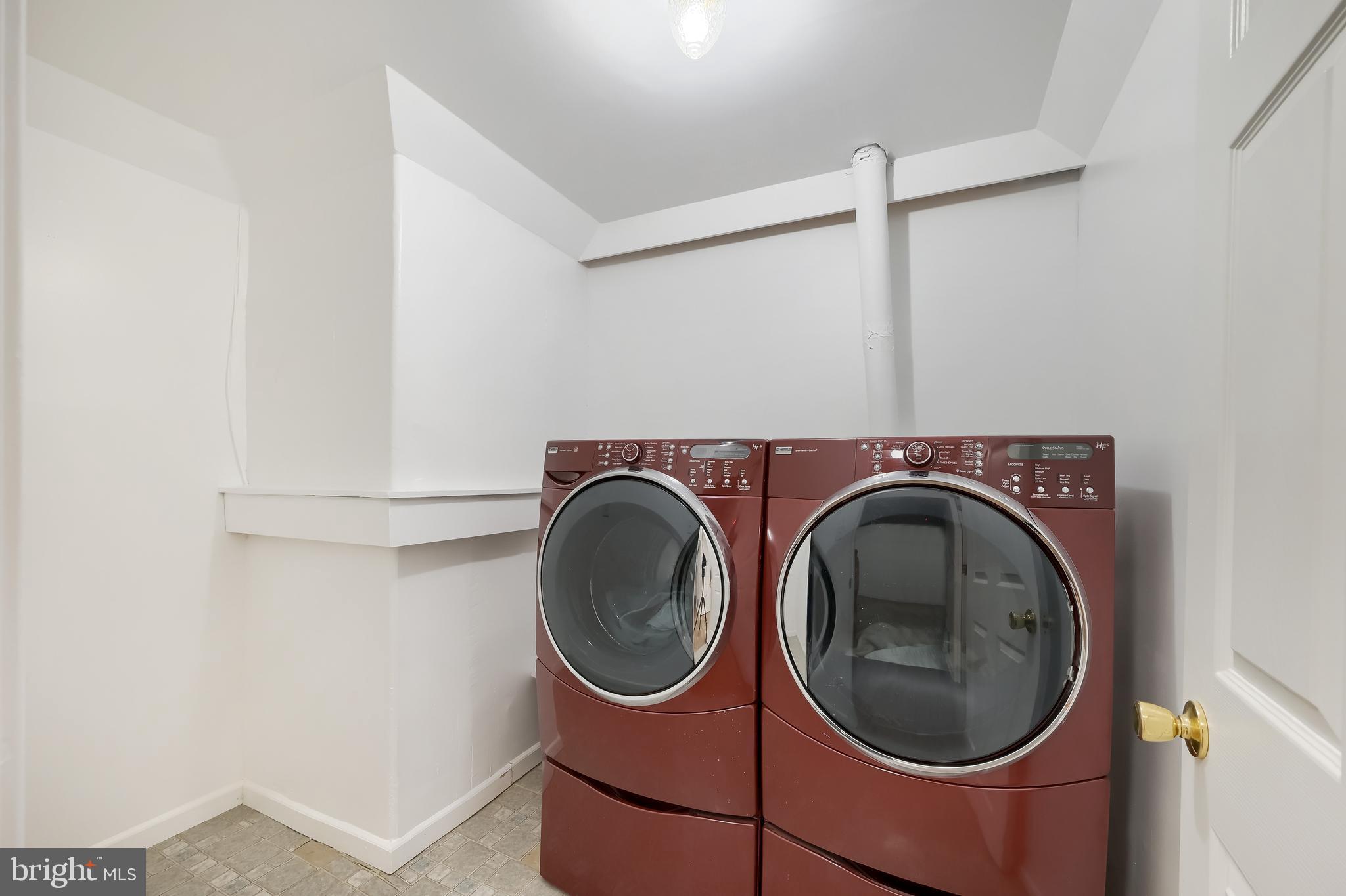 SEVEN OAKS - Residential