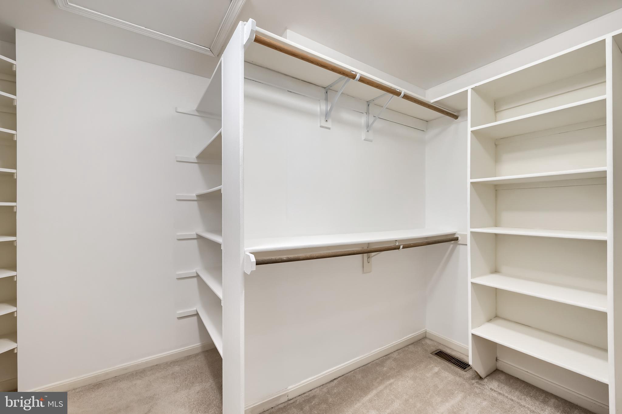 SEVEN OAKS - Residential
