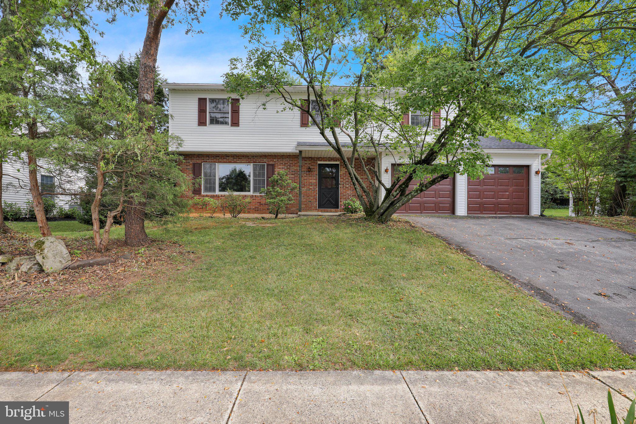 This 4-bedroom, 2 1/2 bath two-story home is part of the Drexelwood Community and is close to Wilson Schools and the Wilshire Community Pool.  The popular Expanded Drexelwood Model layout features a formal dining room w/built-ins, living room, and large kitchen with a breakfast nook. Off the kitchen is a main-floor laundry, a spacious family room with a fireplace, and access to the back patio and a private yard. The home is surrounded by mature landscaping. Additionally, you will find convenient shopping, restaurants, parks, and major commuting routes nearby. This wonderful home is vacant and ready for your personal touch.