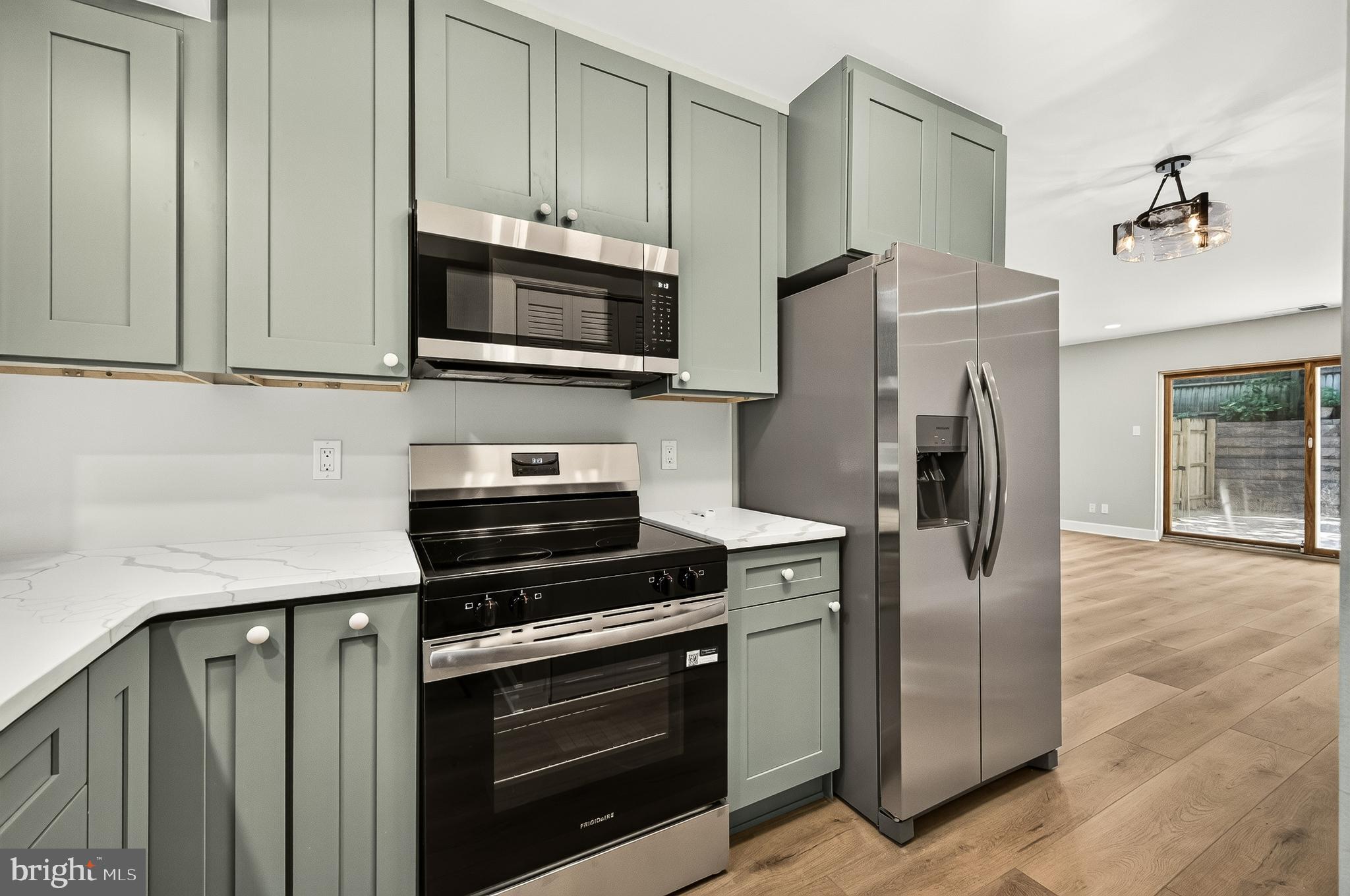 CARDINAL SQUARE - Residential