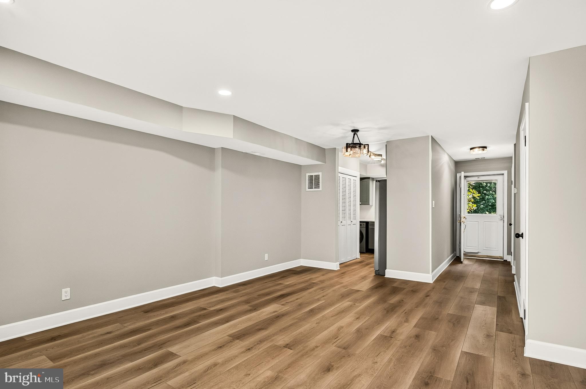 CARDINAL SQUARE - Residential