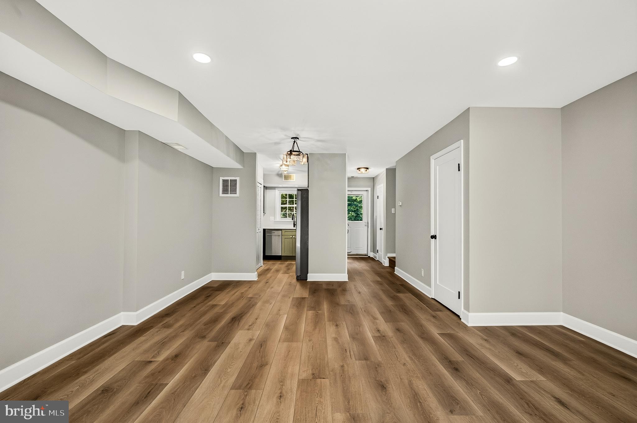 CARDINAL SQUARE - Residential