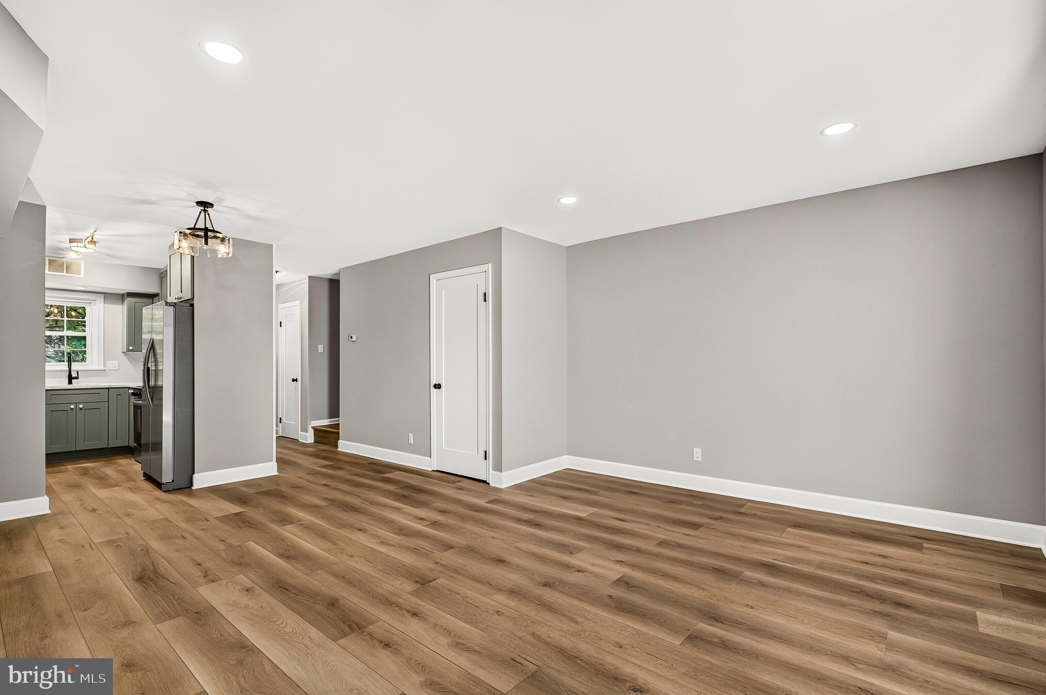 CARDINAL SQUARE - Residential