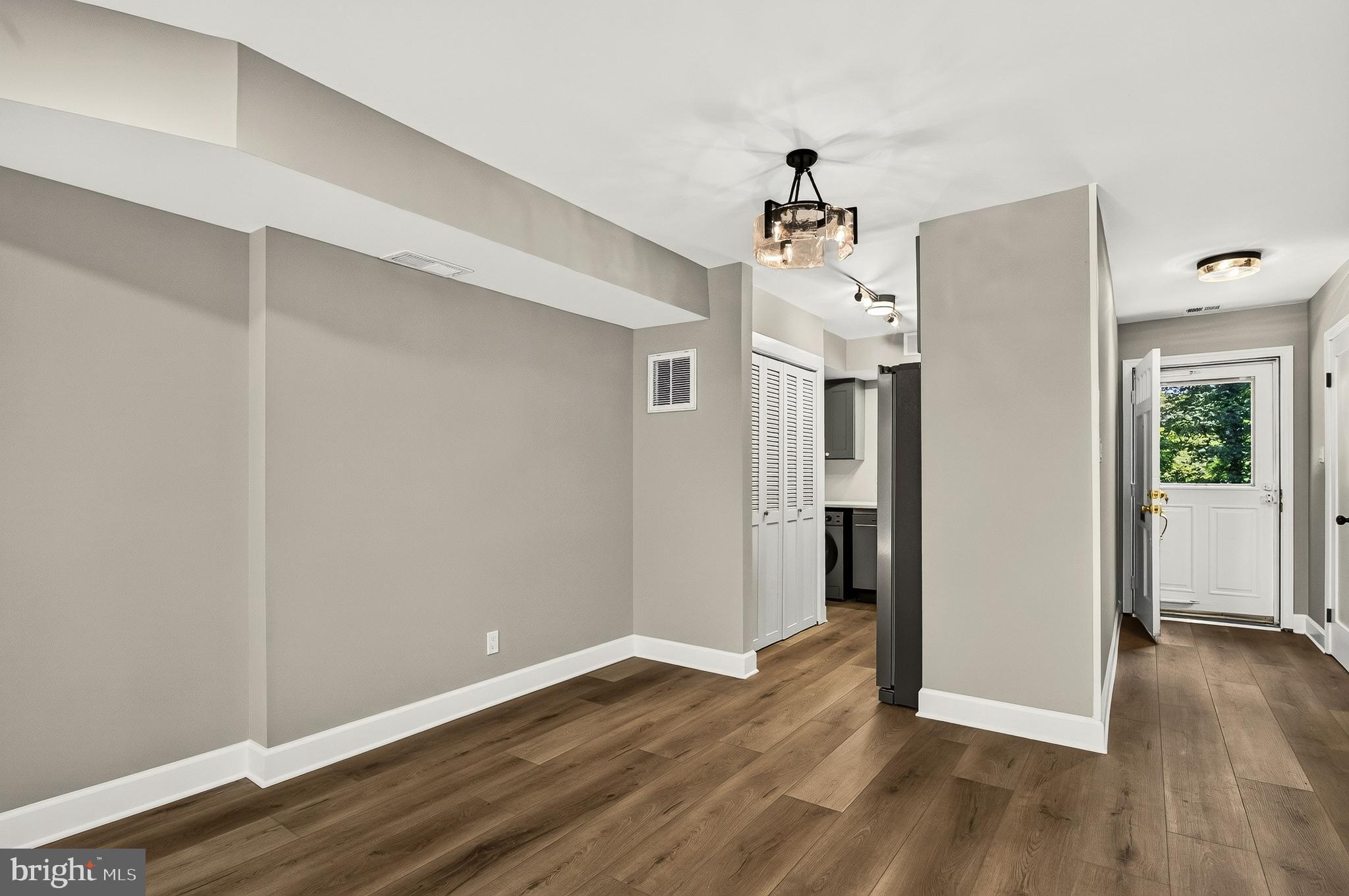 CARDINAL SQUARE - Residential