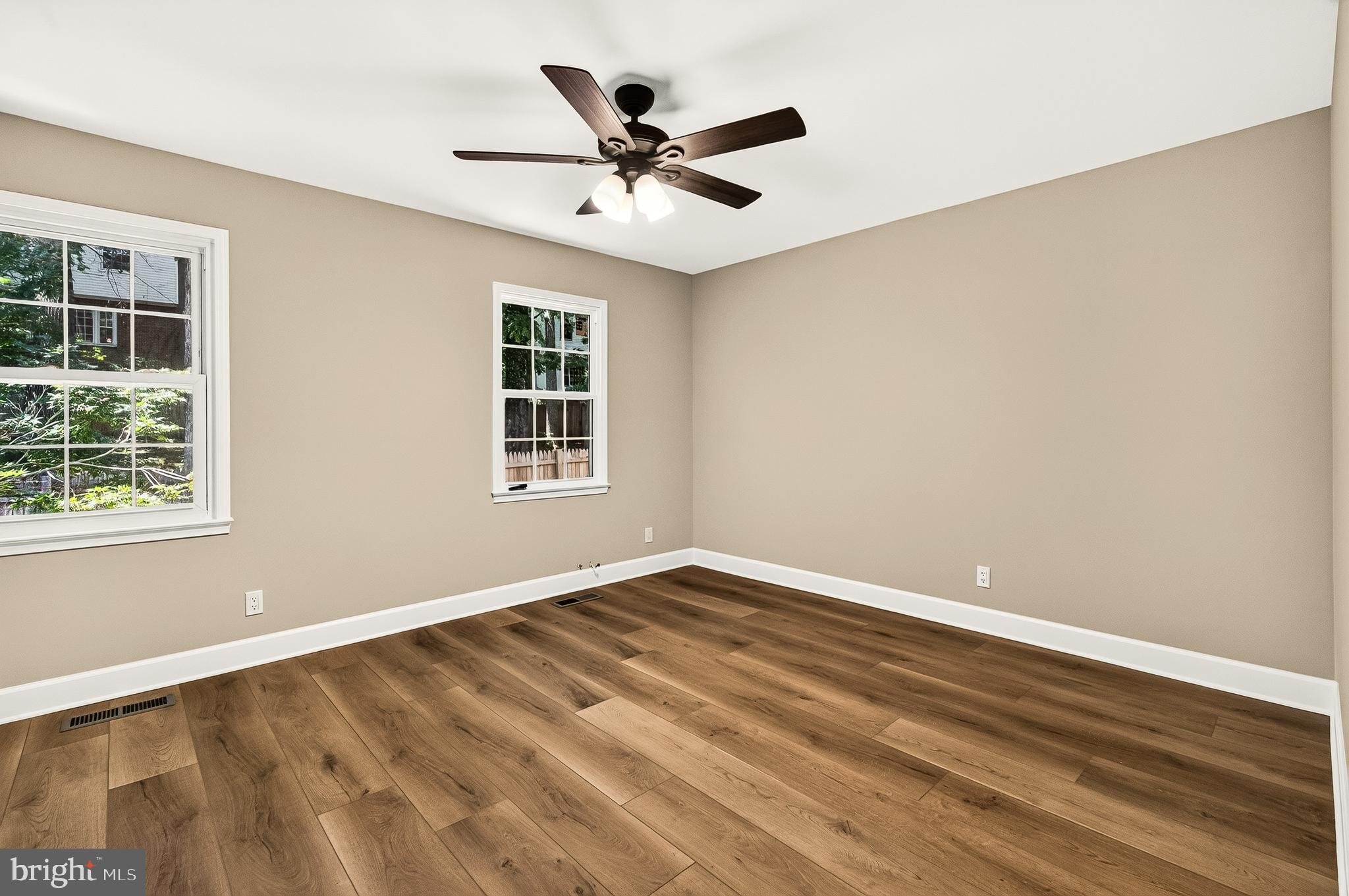 CARDINAL SQUARE - Residential