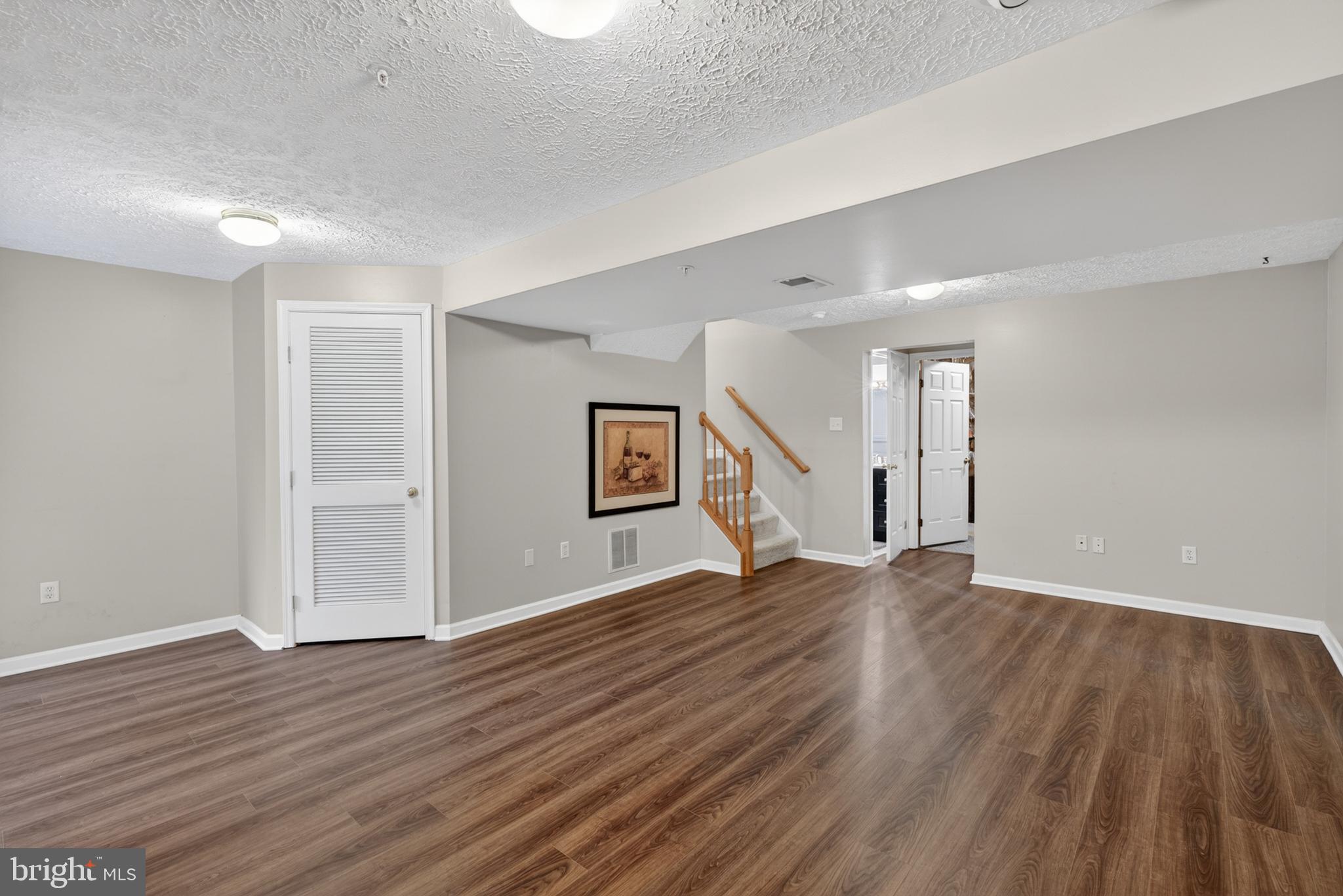 HUNTERS RUN VILLAGE - Residential