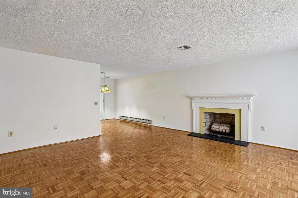 LEISURE WORLD - Residential