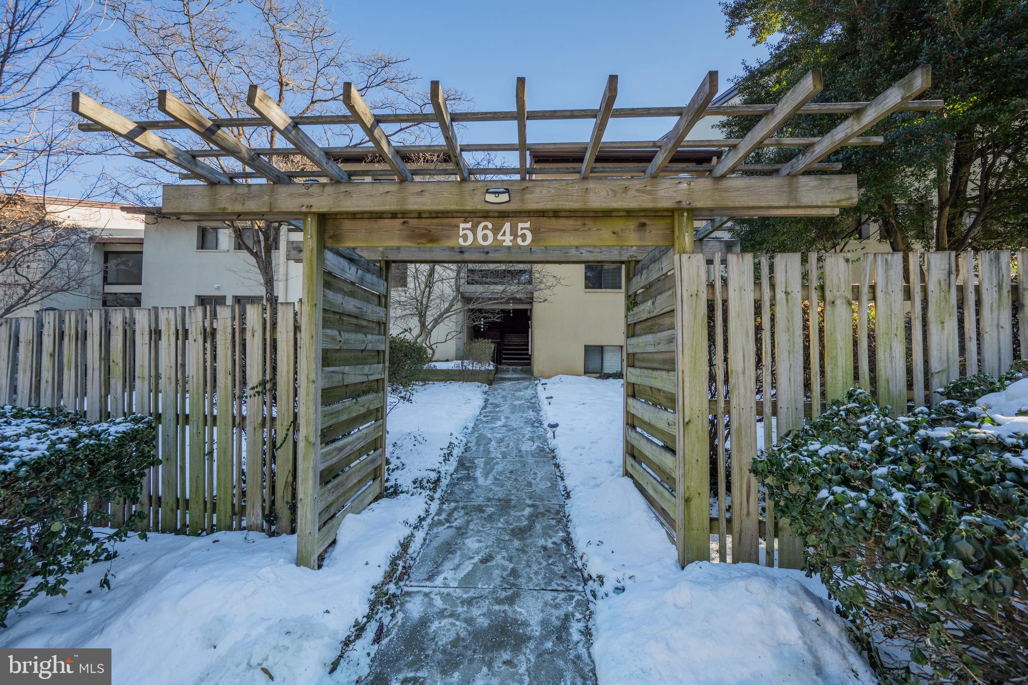 Welcome to this charming 1-bedroom, 1-bath flat located in the heart of the Village of Harpers Choice, offering both comfort and convenience. The kitchen features upgraded countertops and flows effortlessly into the kitchen/dining combination, perfect for meals or casual gatherings. Enjoy nature while sitting on your peacful balcony. Convience of 1 level living througout, freshly painted, and updated bathroom. Situated in the heart of Columbia, this flat is just minutes from Howard County General Hospital, Merryweather, Howard County Community College, and a variety of shopping, dining, and entertainment options. Additionally, major commuter routes are easily accessible, making it the perfect home for those seeking a blend of convenience and comfort. Don’t miss out on this fantastic opportunity! Schedule your tour today and see all this wonderful home has to offer.
Condo Fee $239.07 a month with a CPRA Fee of $377.21 a year.