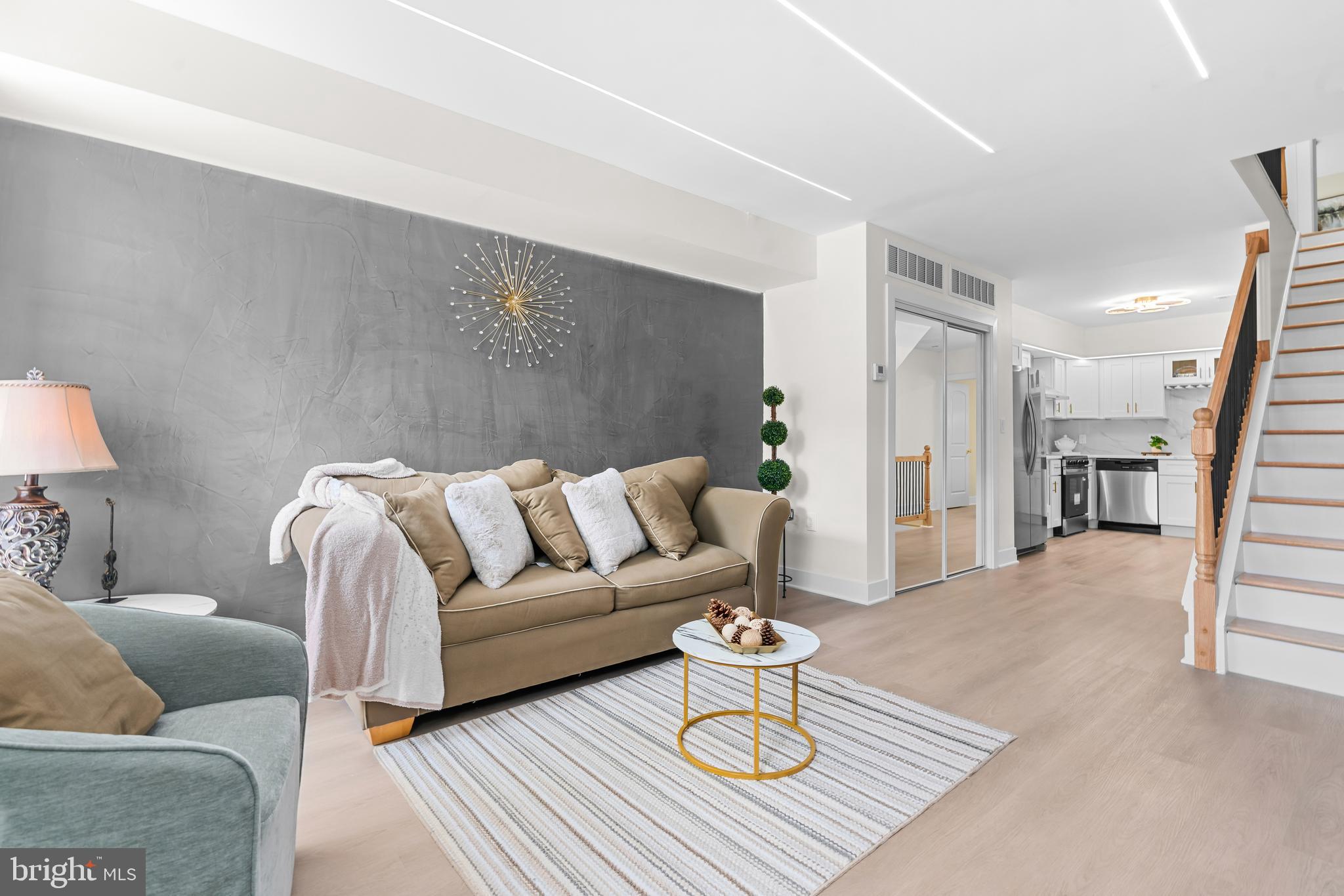 JOHNSTON SQUARE - Residential