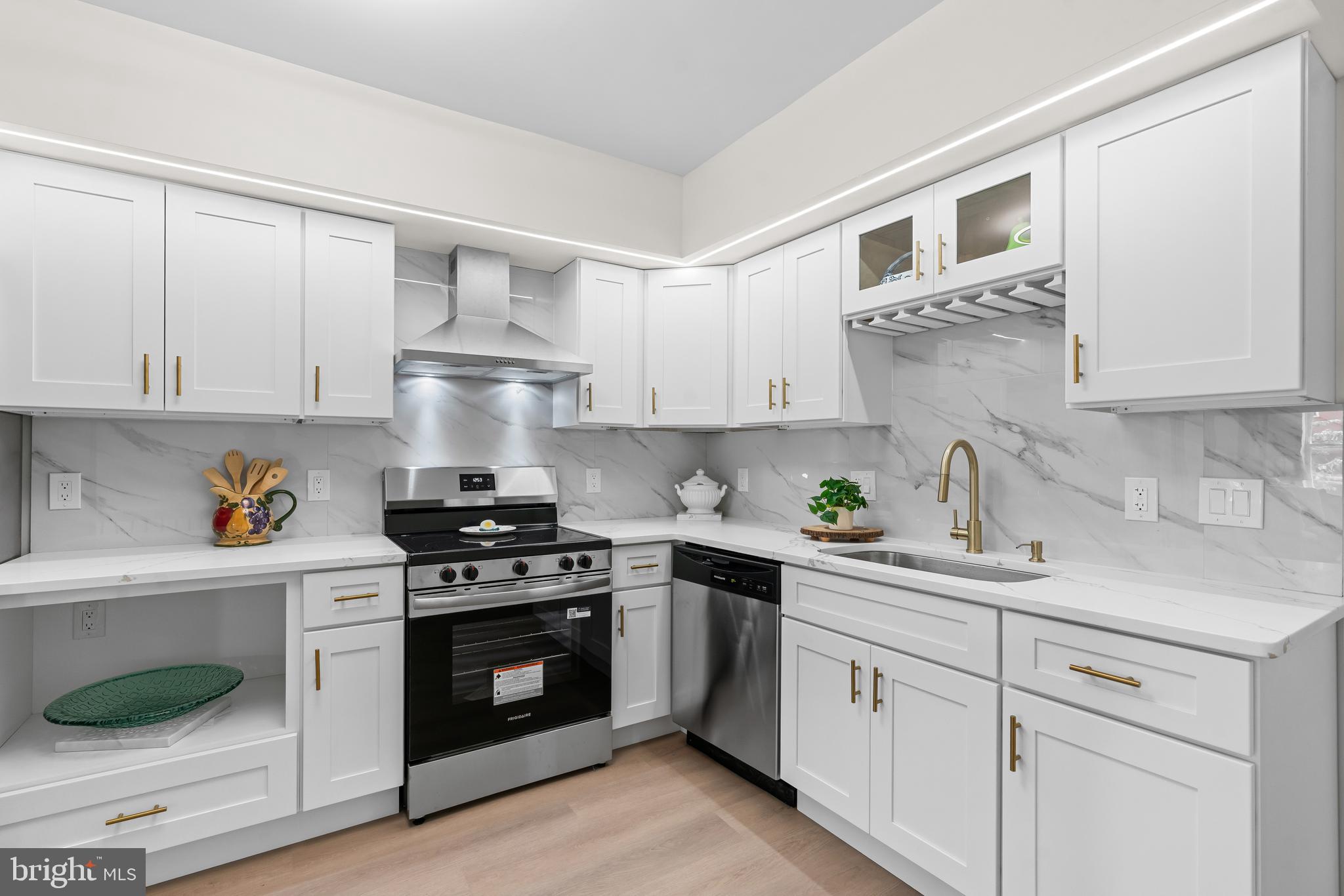 JOHNSTON SQUARE - Residential
