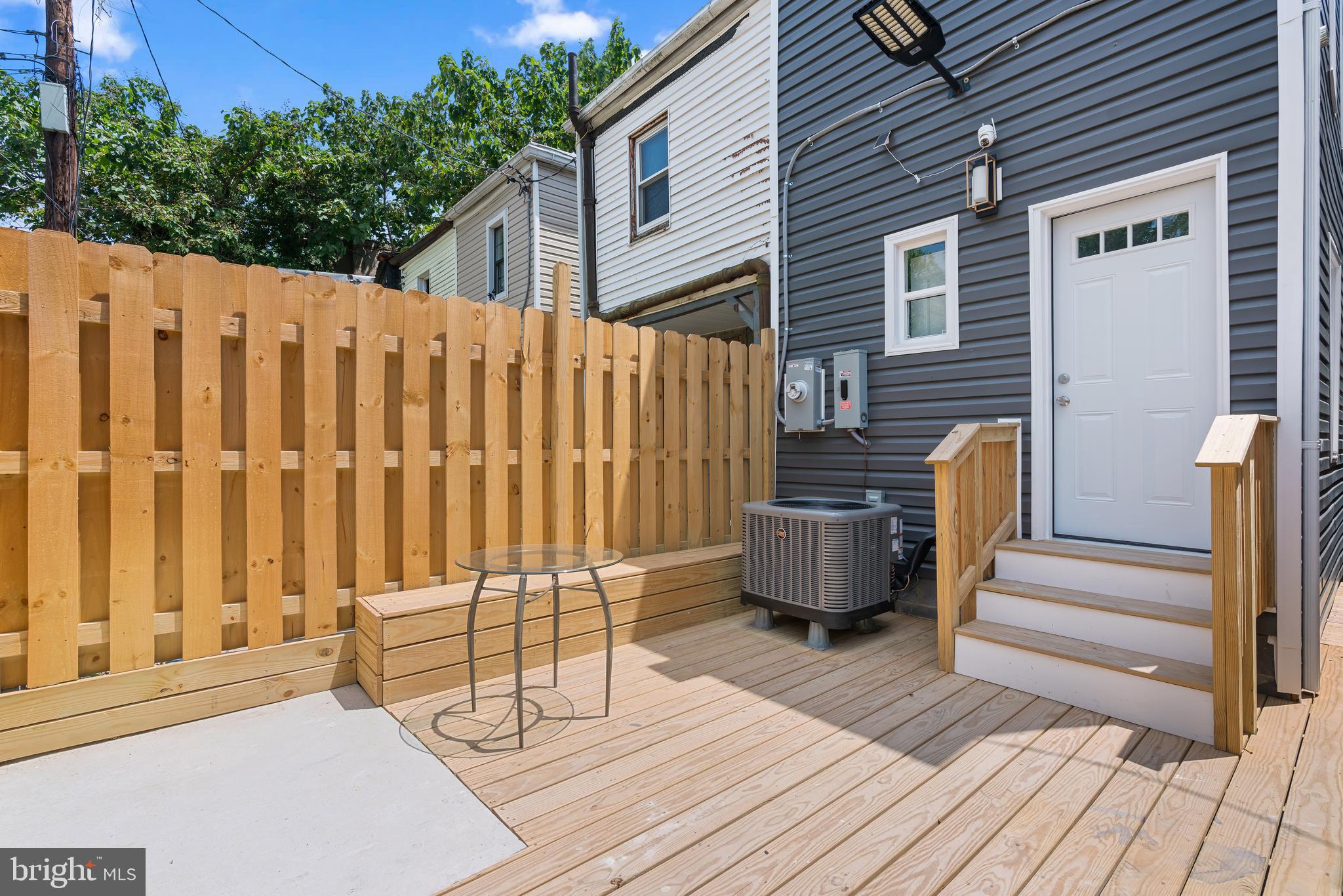 JOHNSTON SQUARE - Residential