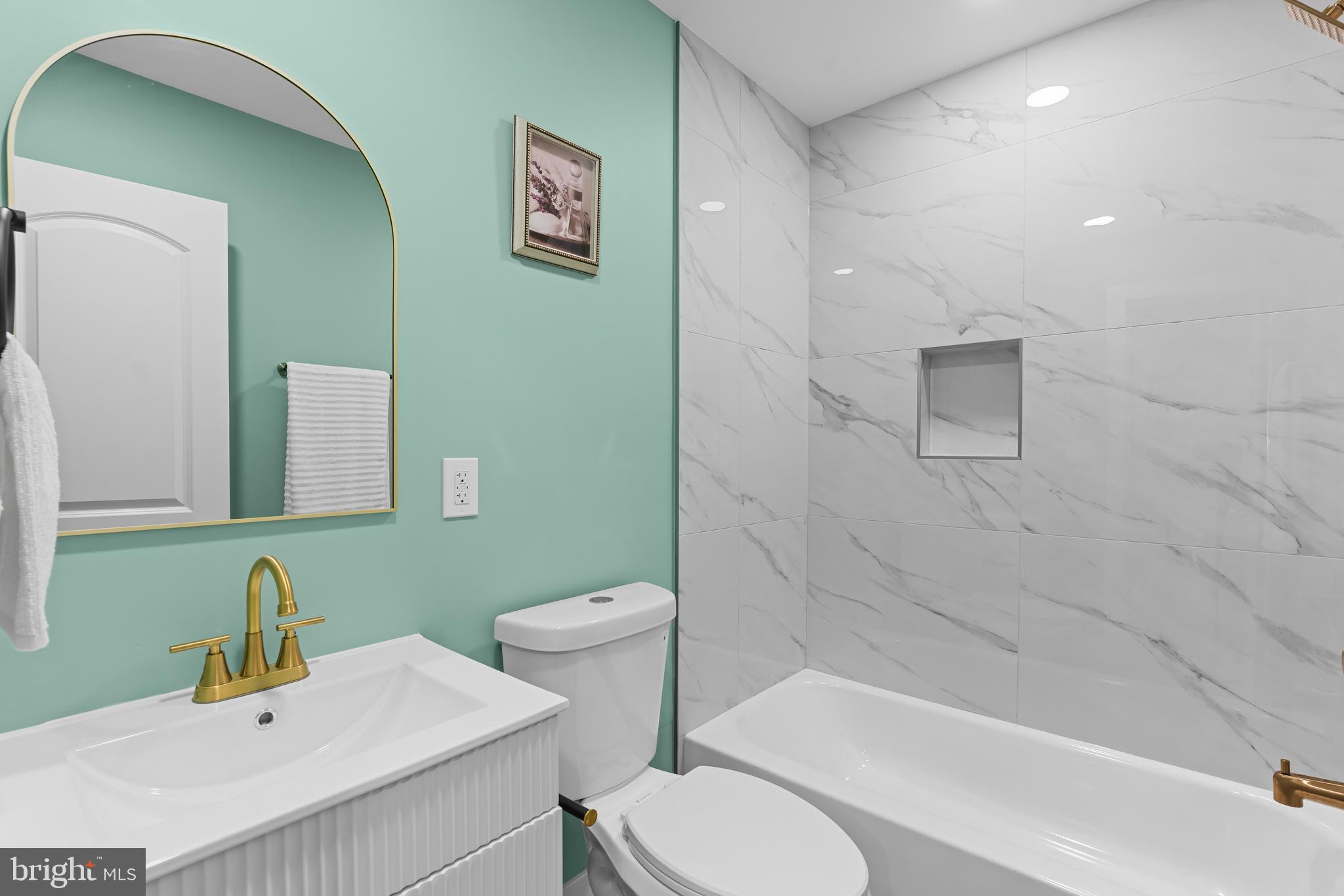 JOHNSTON SQUARE - Residential
