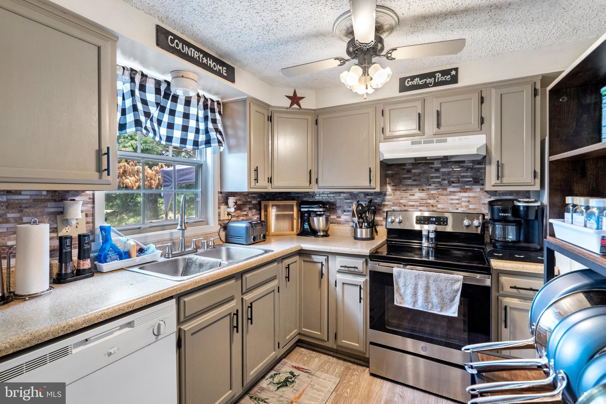 ROLLING MEADOWS - Residential