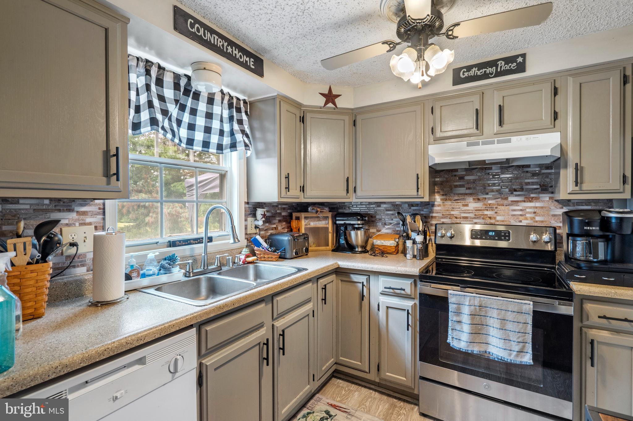 ROLLING MEADOWS - Residential
