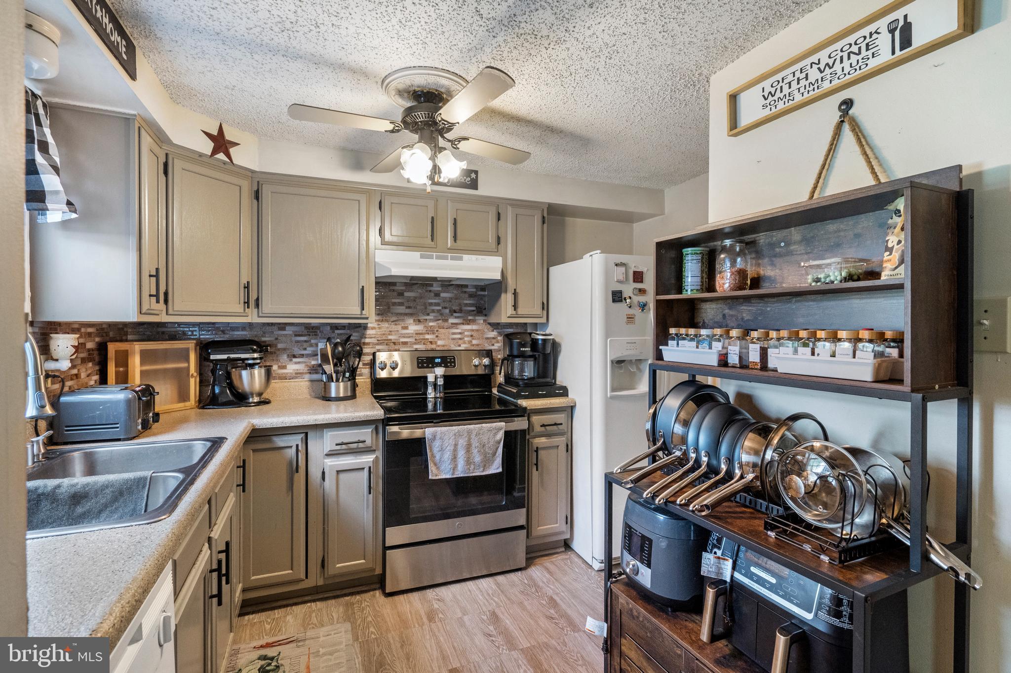 ROLLING MEADOWS - Residential