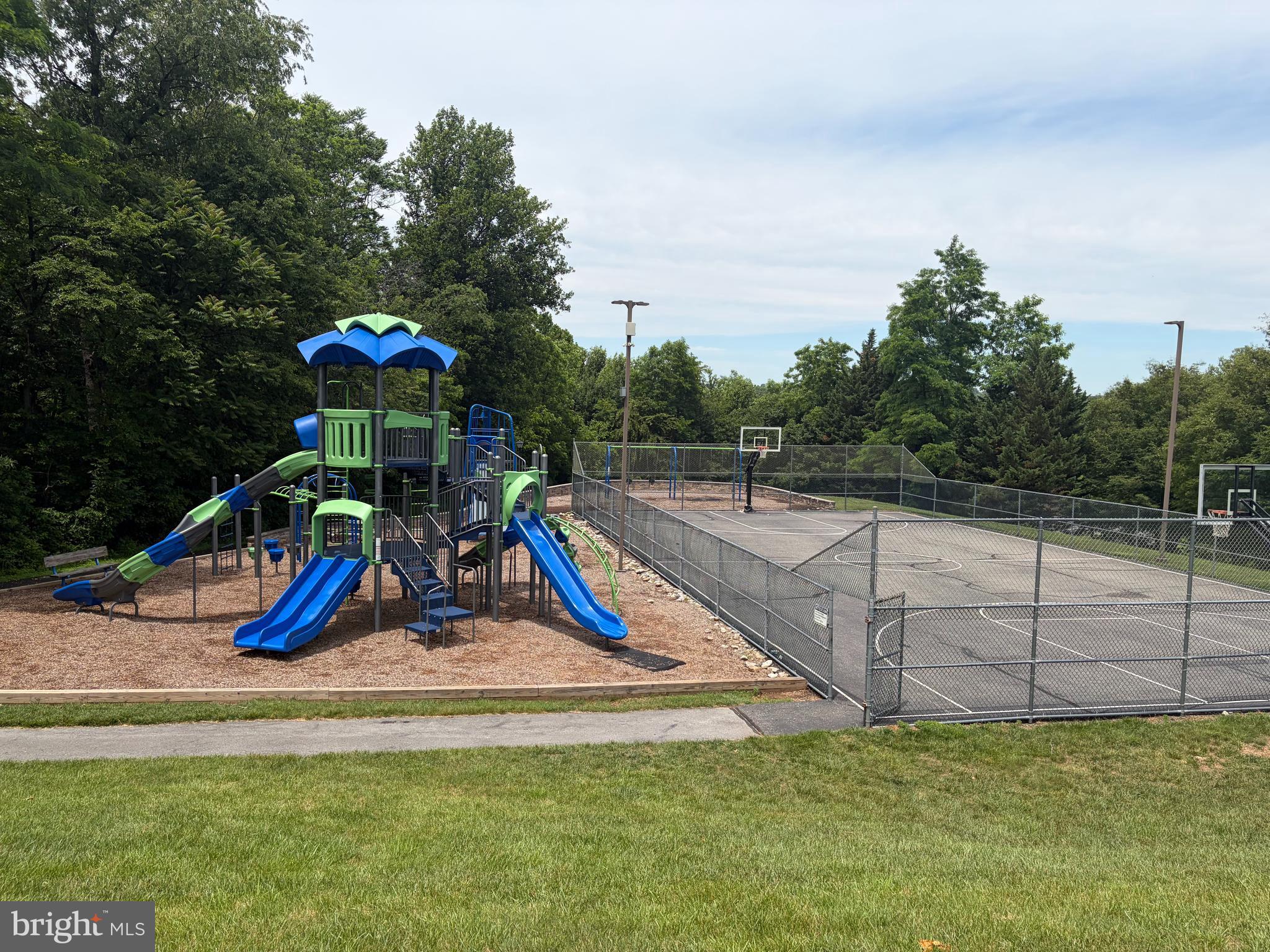 WINDSOR KNOLLS - Residential