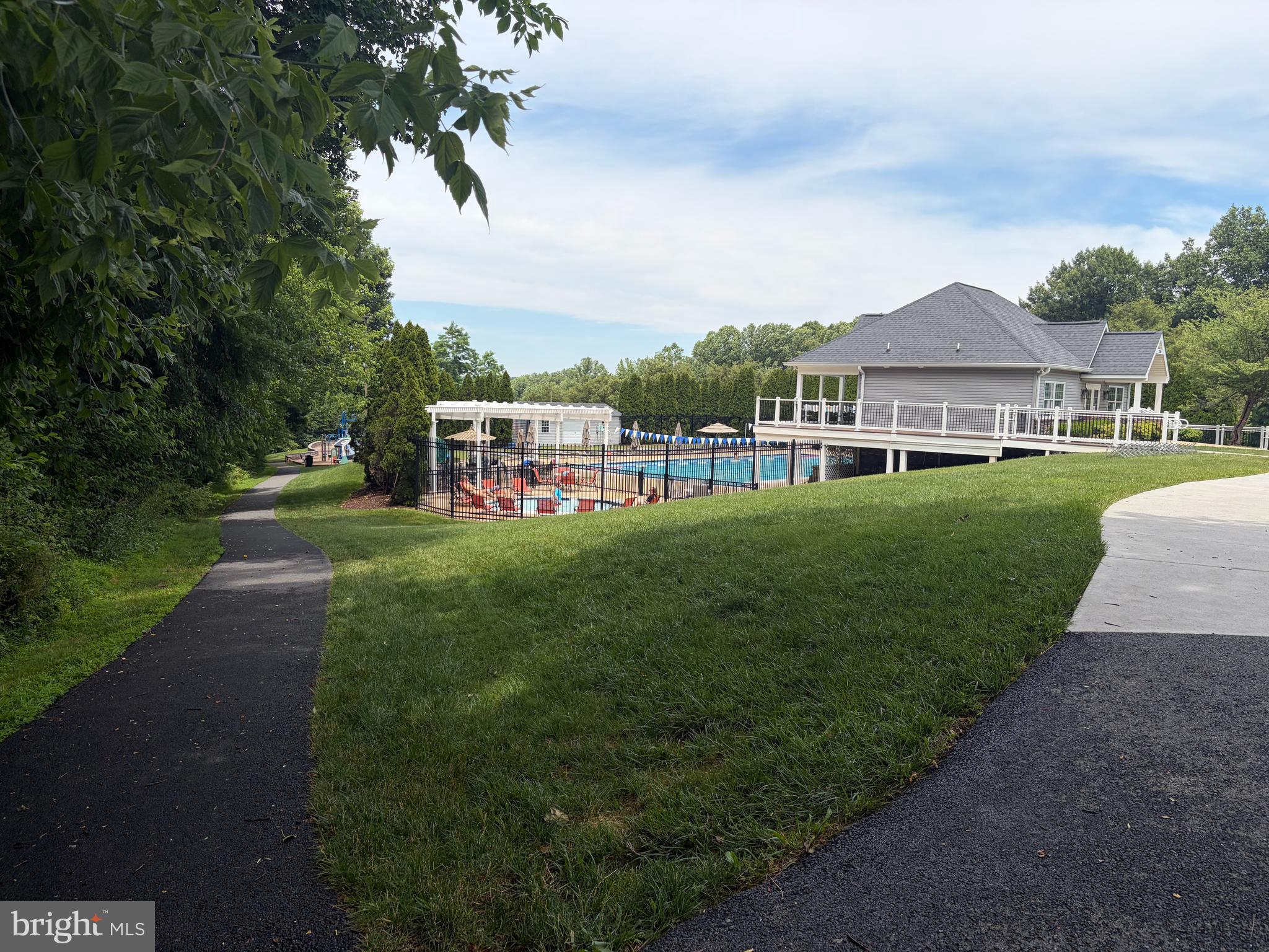 WINDSOR KNOLLS - Residential