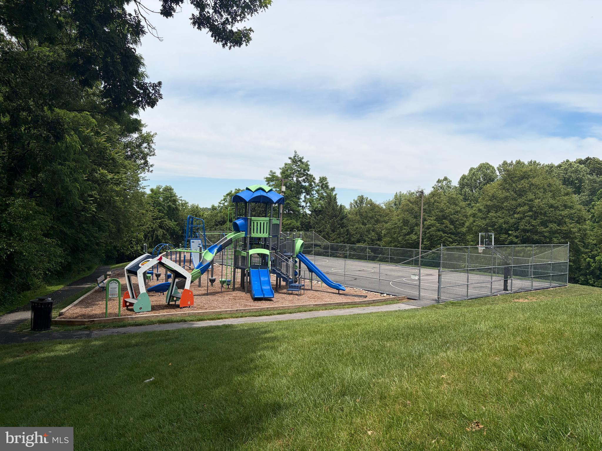 WINDSOR KNOLLS - Residential