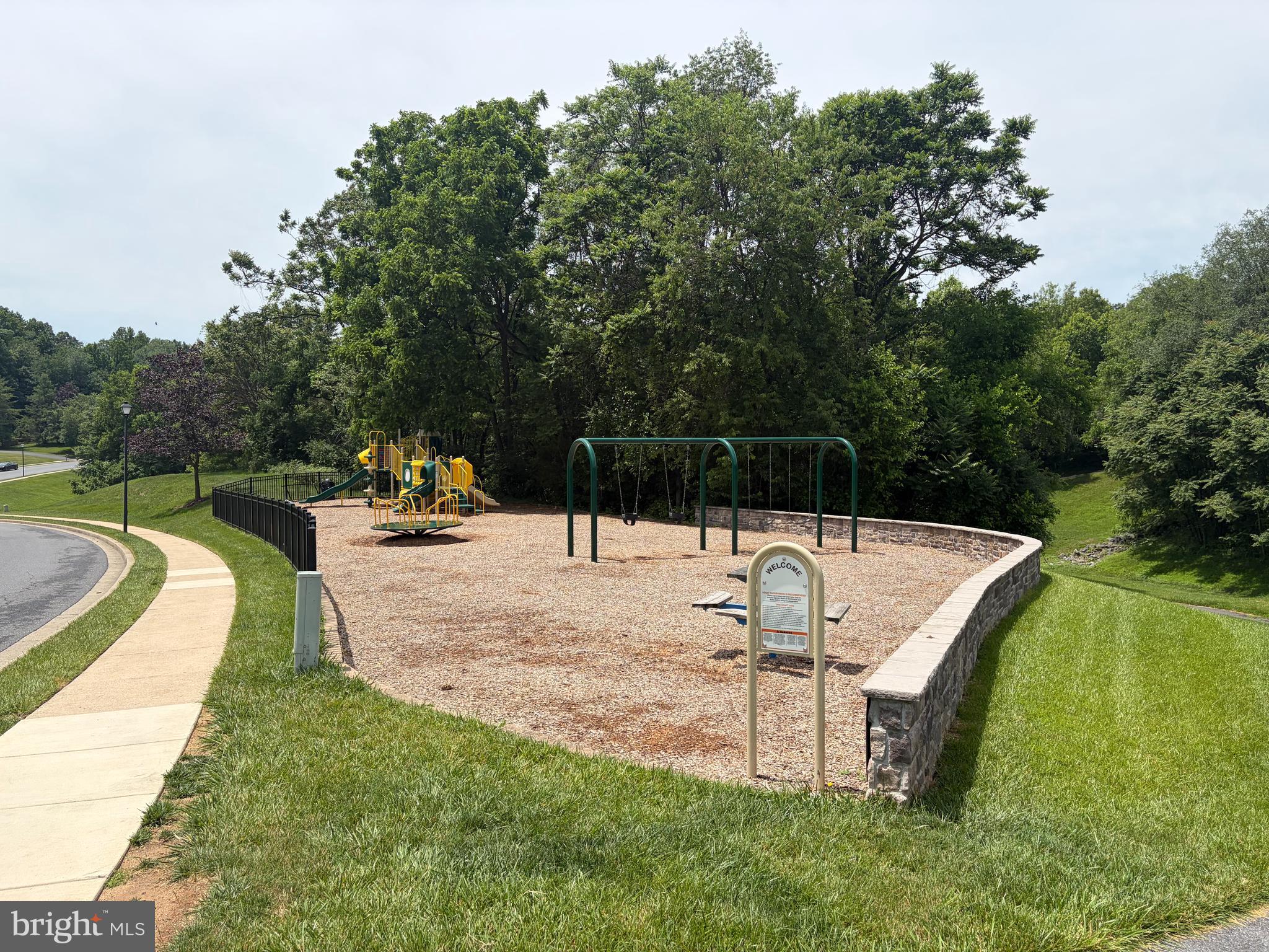 WINDSOR KNOLLS - Residential
