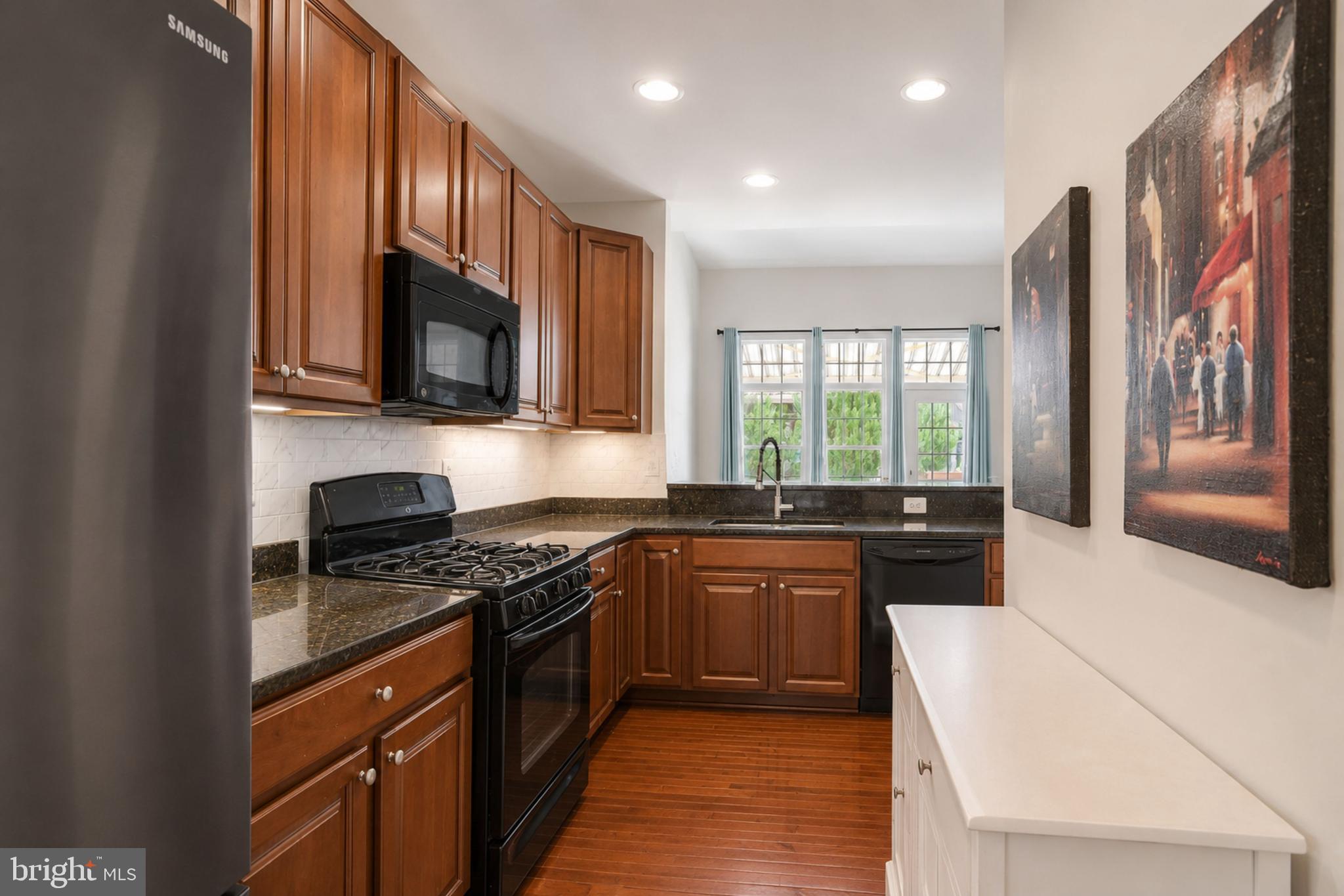 SIGNATURE CLUB AT GREENVIEW - Residential