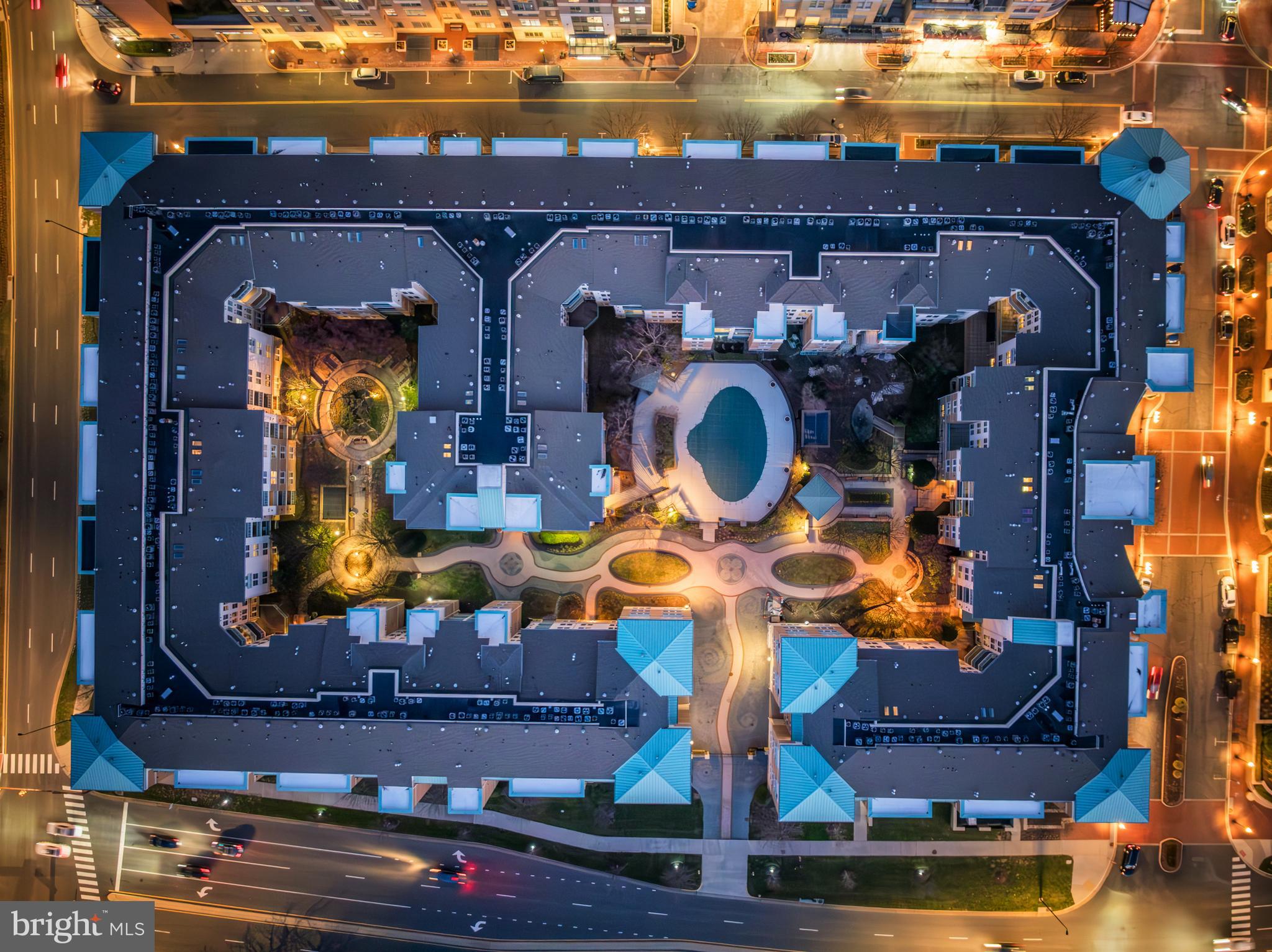 SAVOY AT RESTON TOWN CENTER - Residential