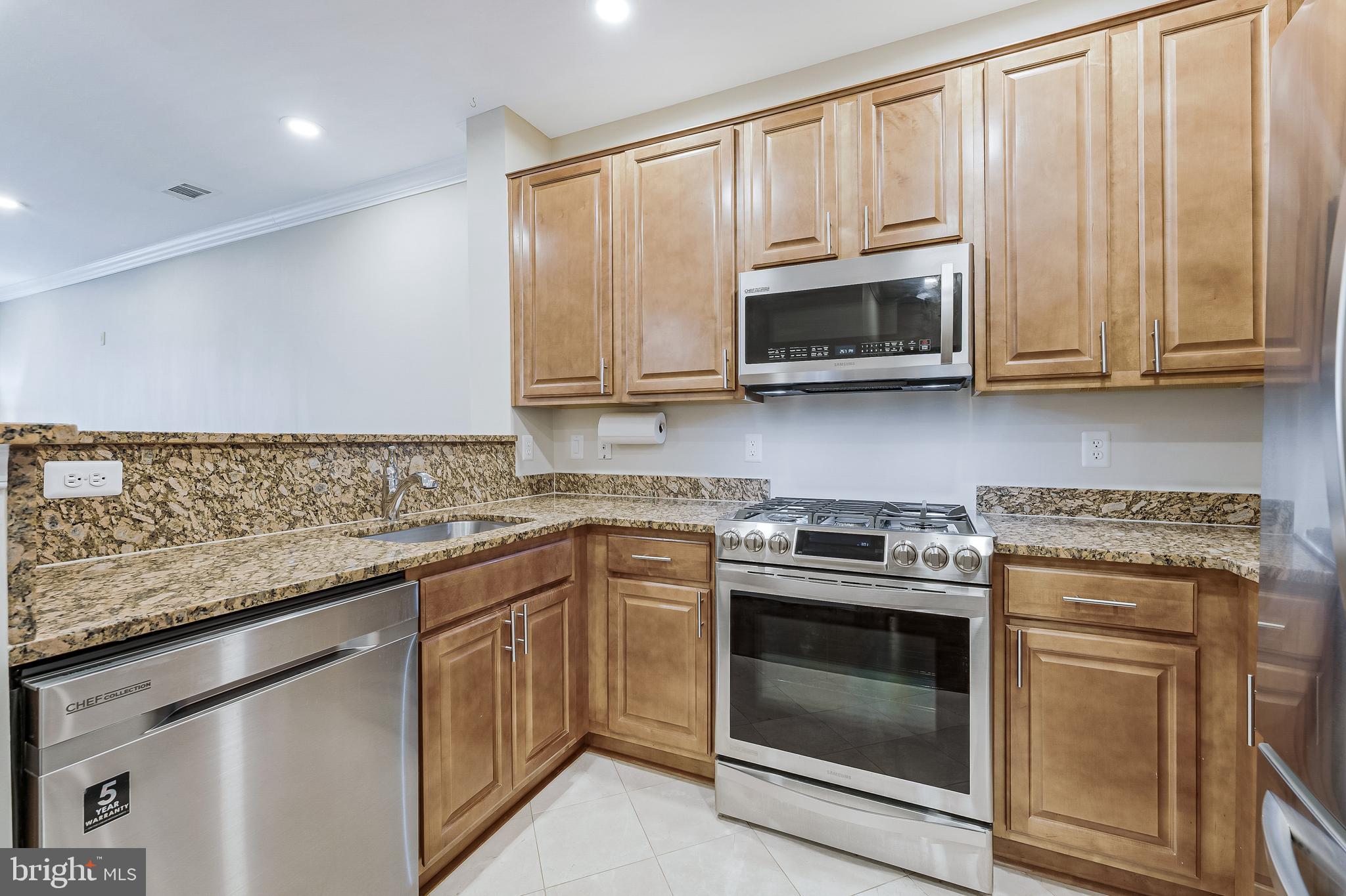 SAVOY AT RESTON TOWN CENTER - Residential