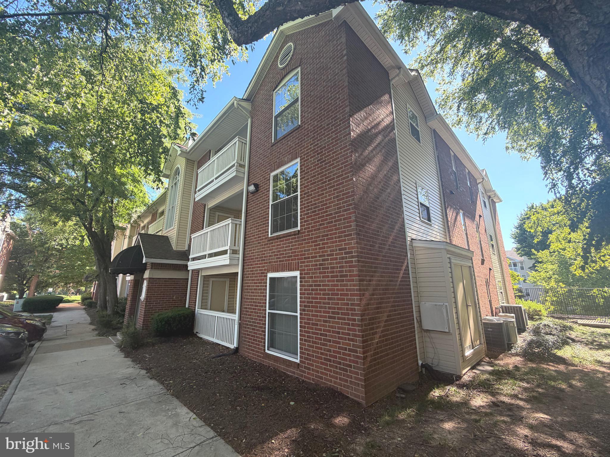 FOUNTAINS AT MCLEAN - Residential