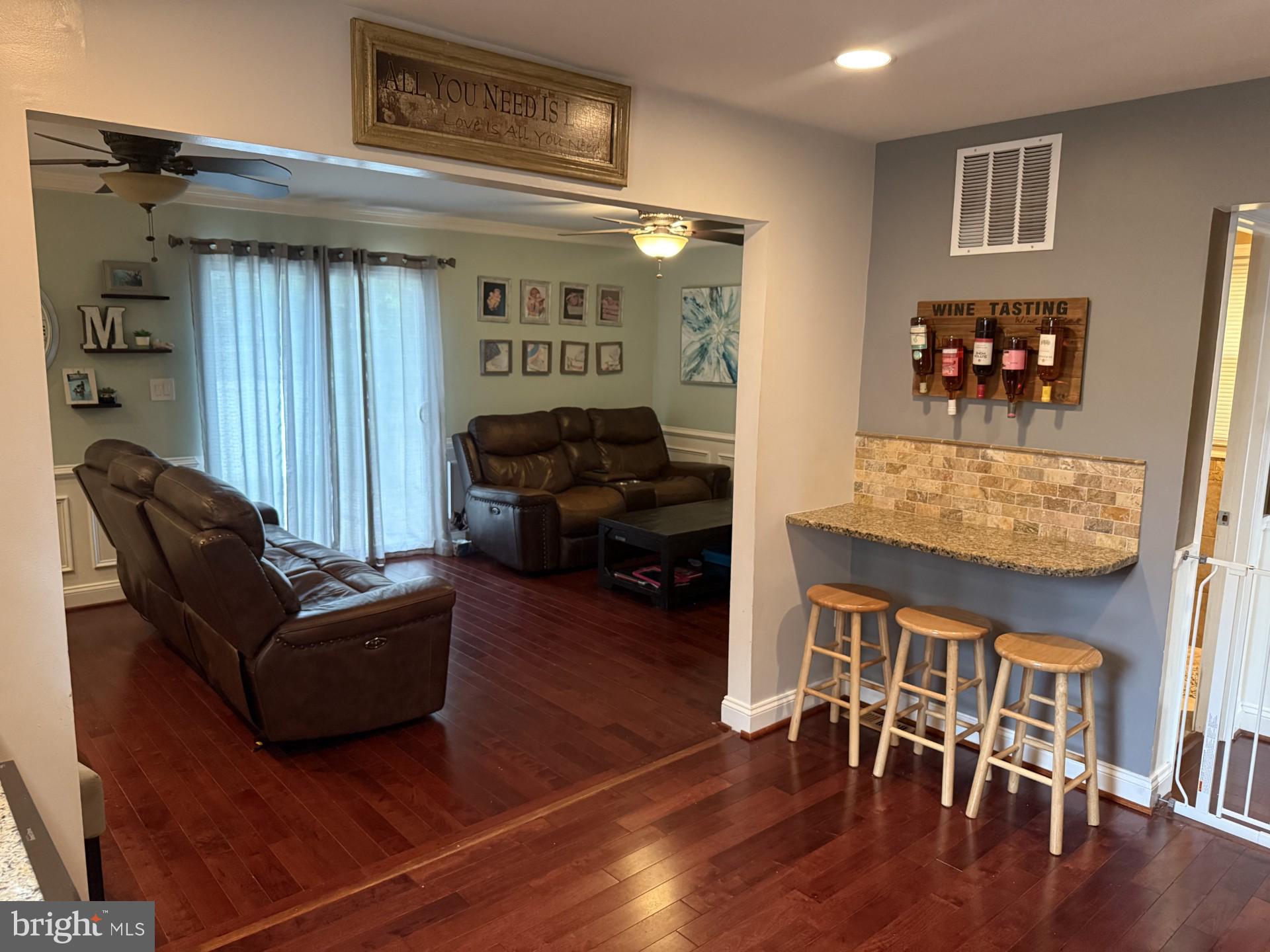 WOODLAND BEACH - Residential